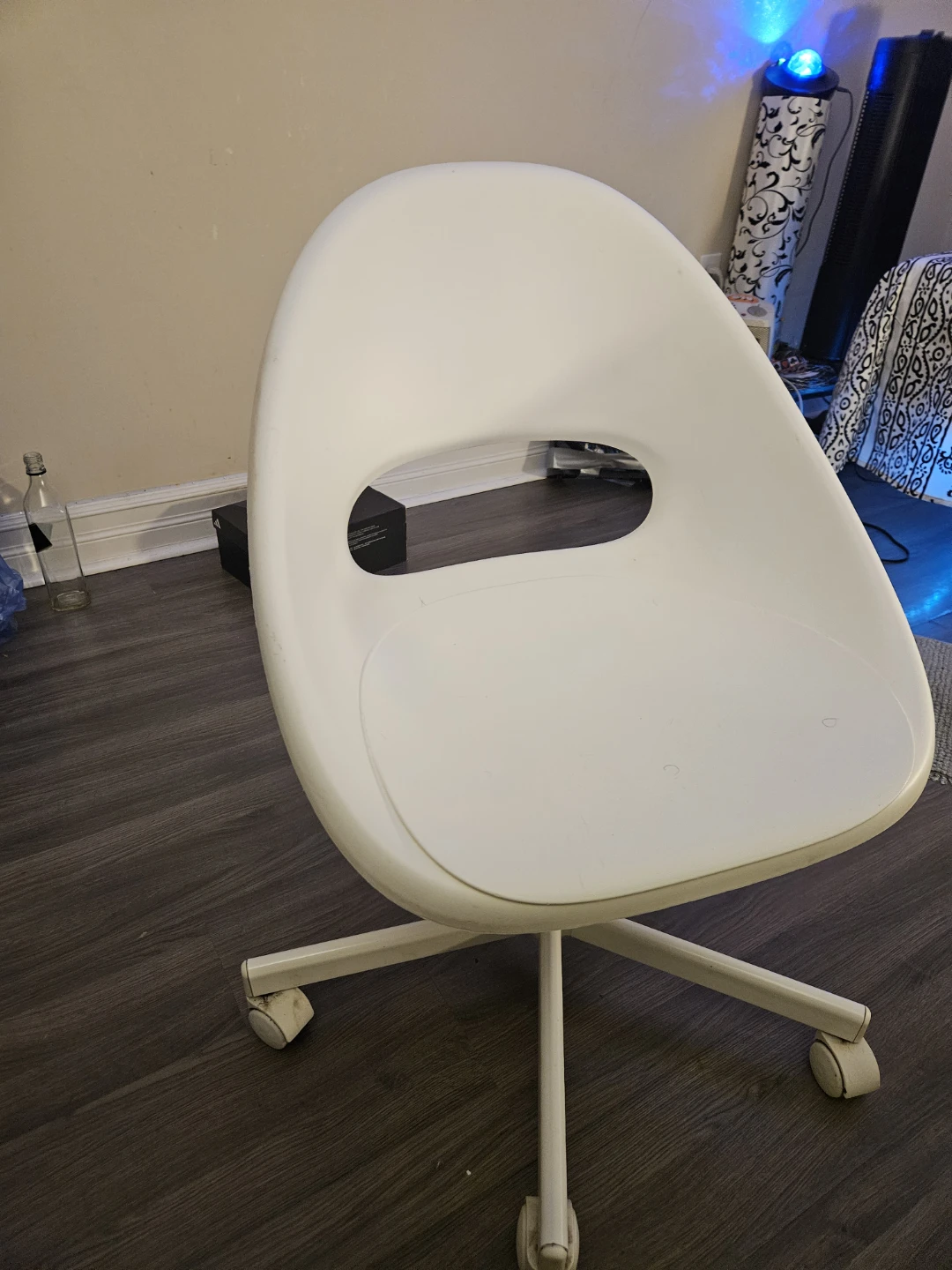 Black Metal Desk with White Swivel Chair - photo 3