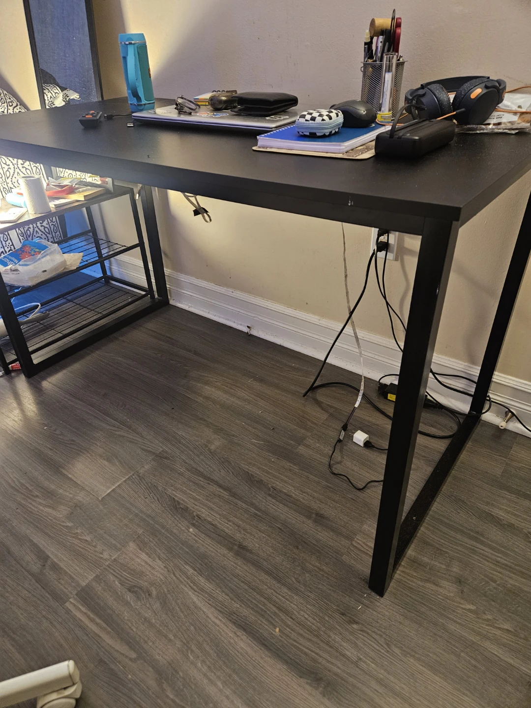 Black Metal Desk with White Swivel Chair - photo 5
