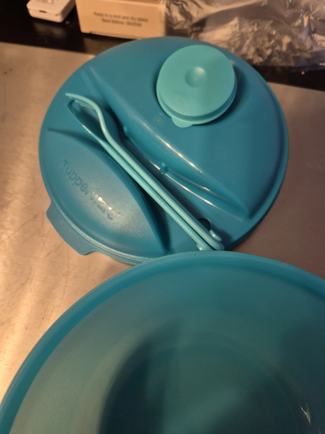 Tupperware salad Bowl with Lid and Utensils, salad dressing - photo 2