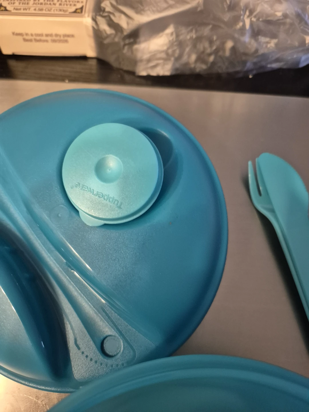Tupperware salad Bowl with Lid and Utensils, salad dressing - photo 3