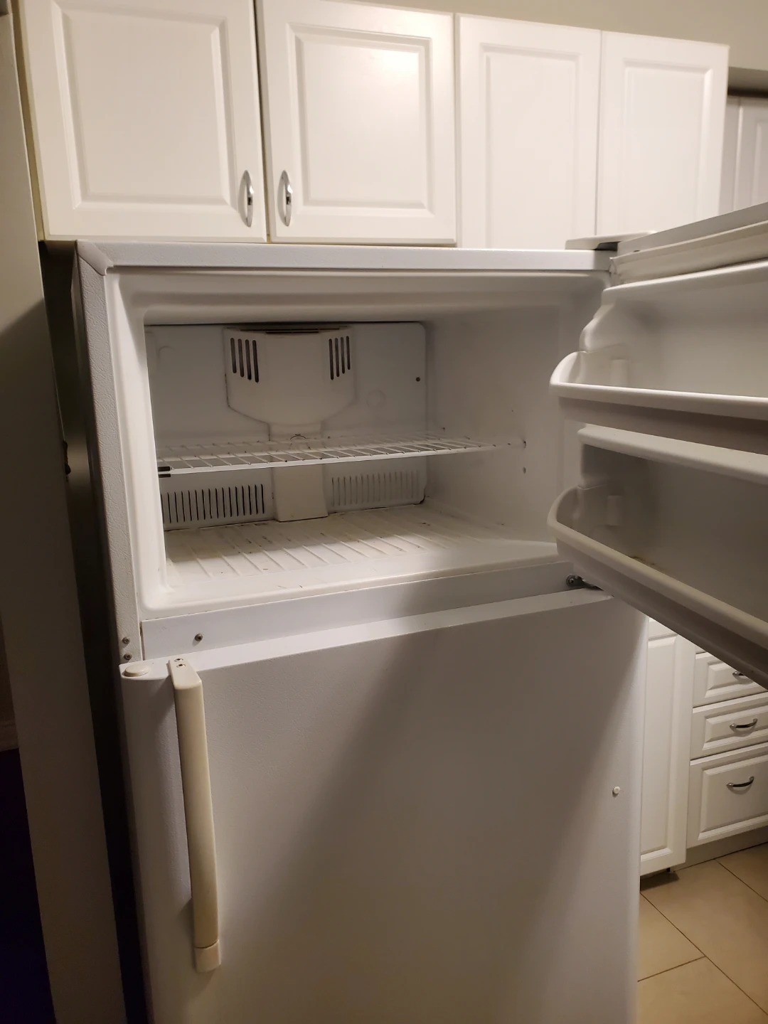 White Kenmore 30 inch wide Top Freezer fridge - photo 2