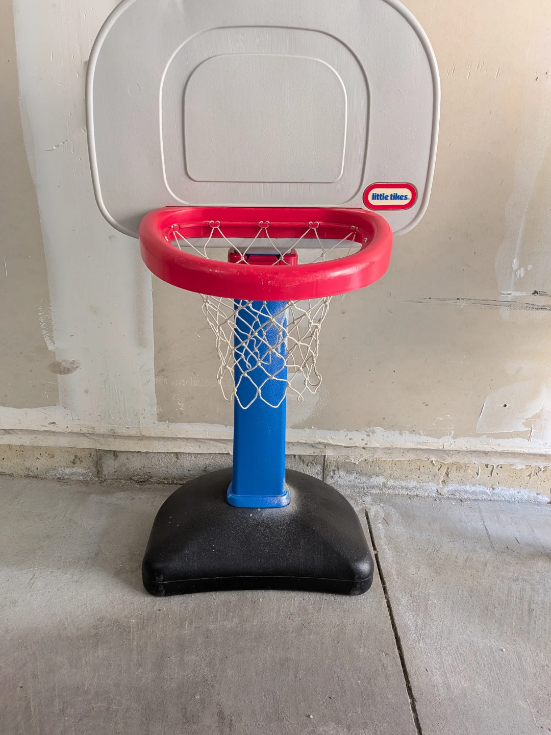 Little Tikes Adjustable Basketball Hoop