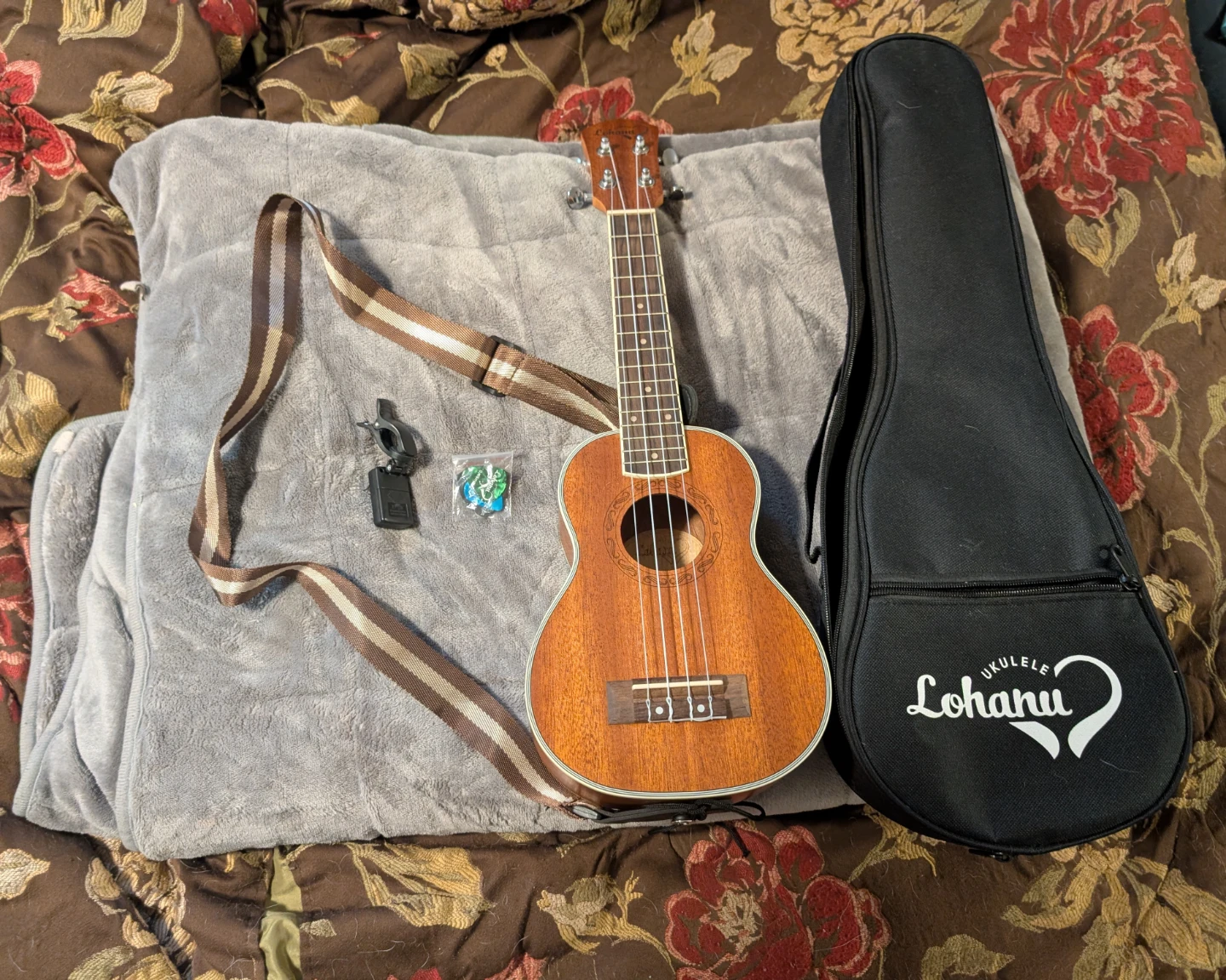Lohanu Ukulele Starter Kit with Tuner and Picks