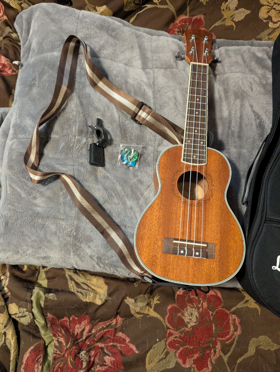 Lohanu Ukulele Starter Kit with Tuner and Picks - photo 2