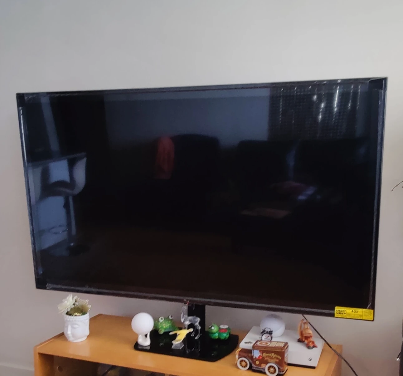 RCA 65 Inch 4K UHD LED flat Smart TV with table top stand - photo 4