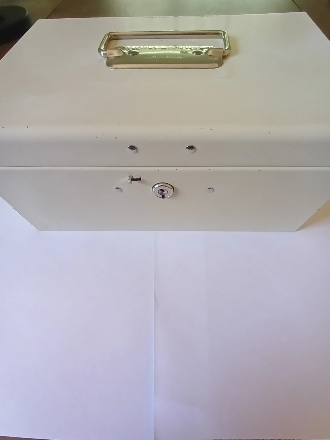 Cash box
