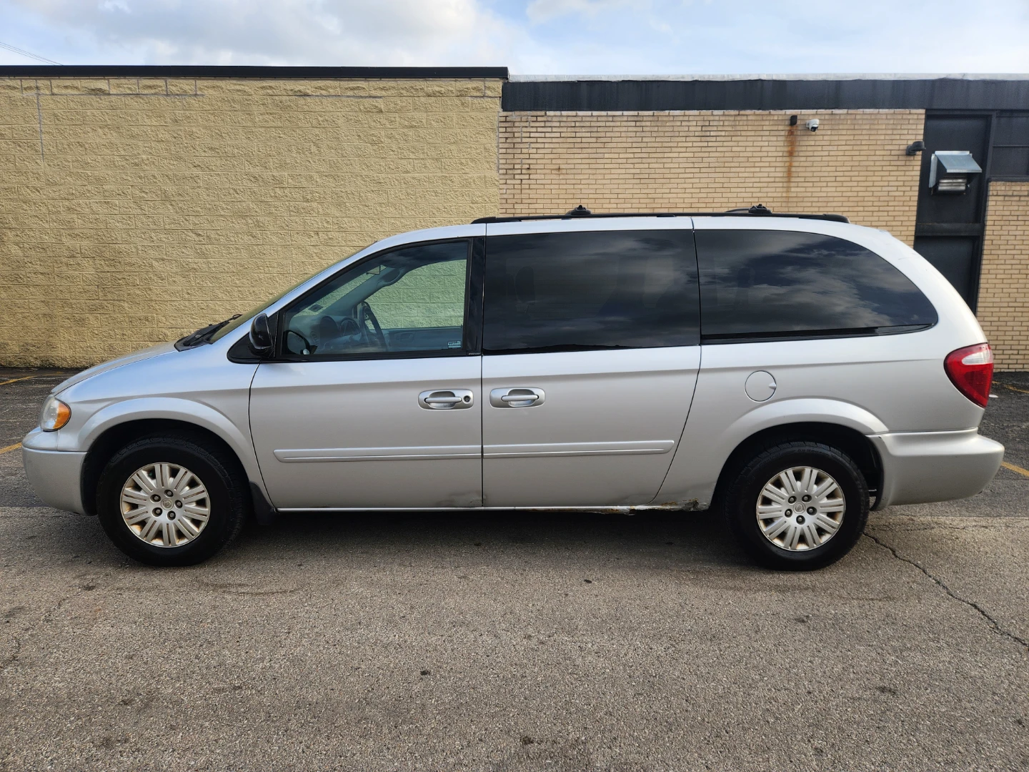 2005 Chrysler Town & Country LX