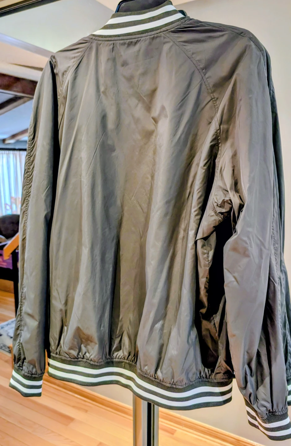 H&M Olive Green Bomber Jacket Size L - photo 3