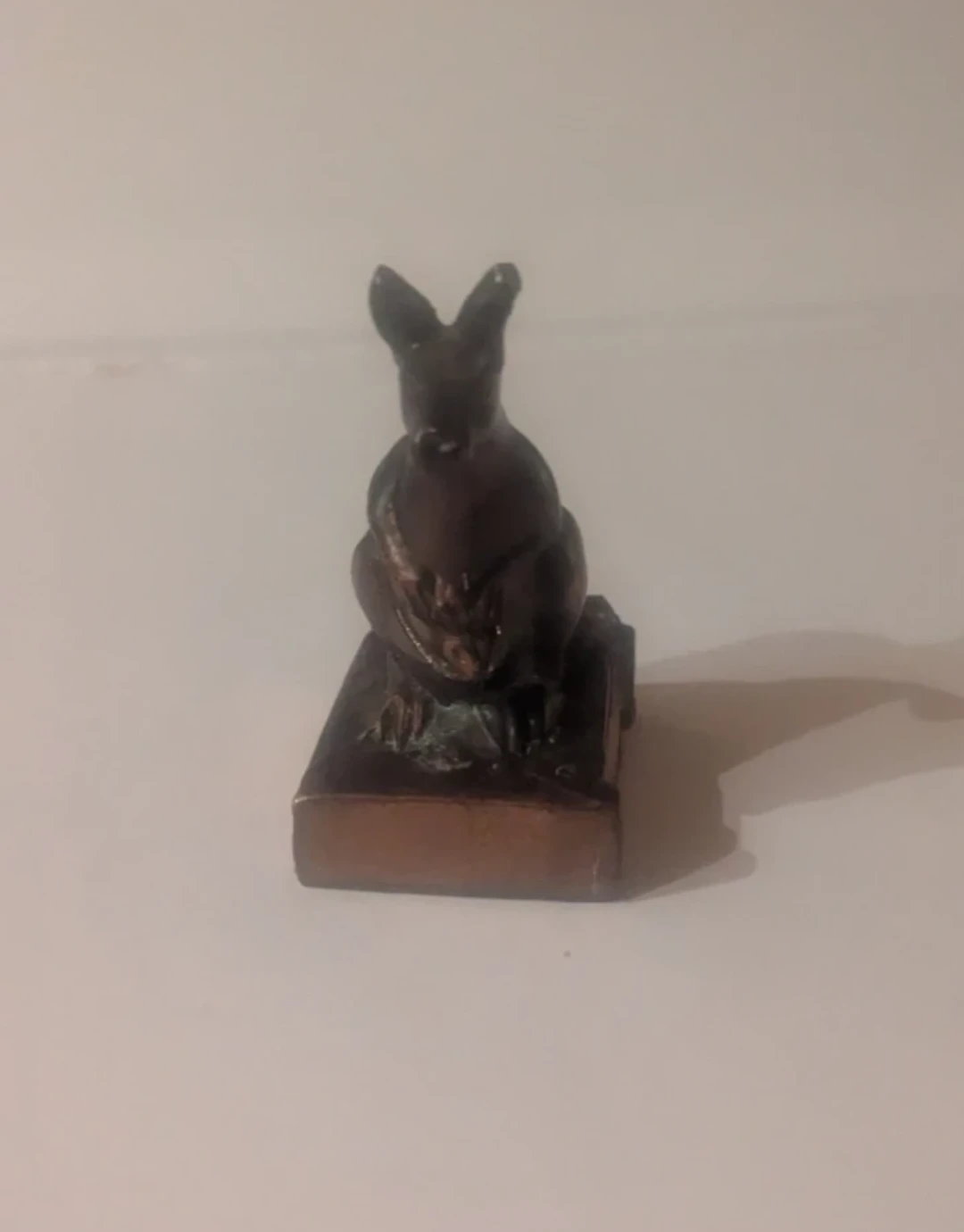 Kangaroo Figurine - photo 2