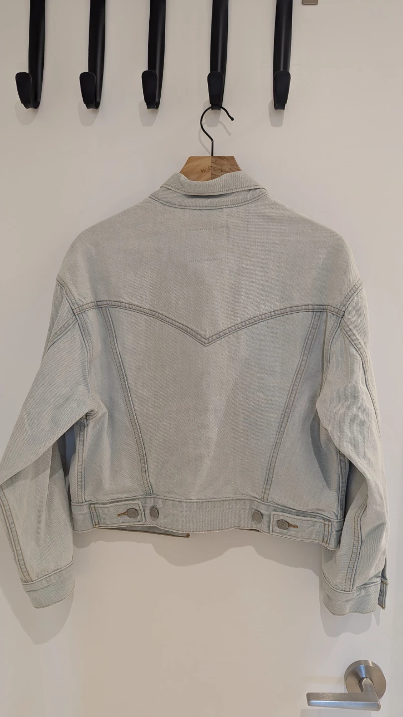 BNWT Levi's Denim Trucker Jacket Light Wash XS - photo 2