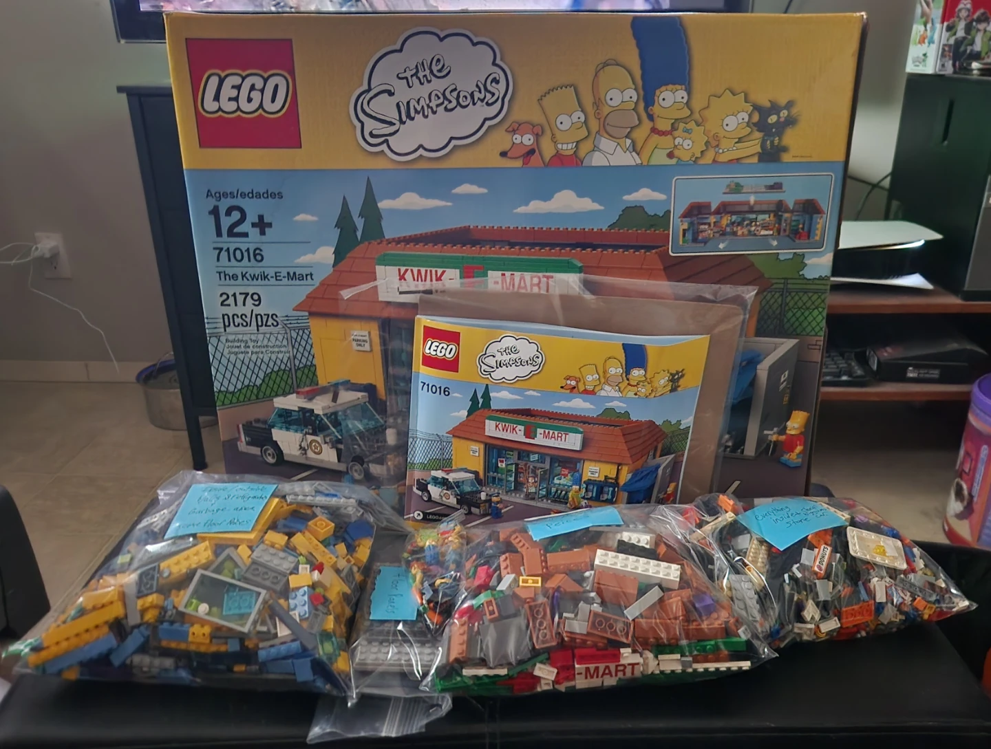 Lego Bundle | Simpsons House + Kwik-E-Mart + Extra Mini Figures🌱 - photo 2