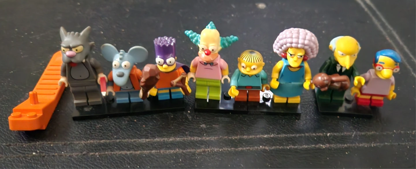 Lego Bundle | Simpsons House + Kwik-E-Mart + Extra Mini Figures🌱 - photo 3