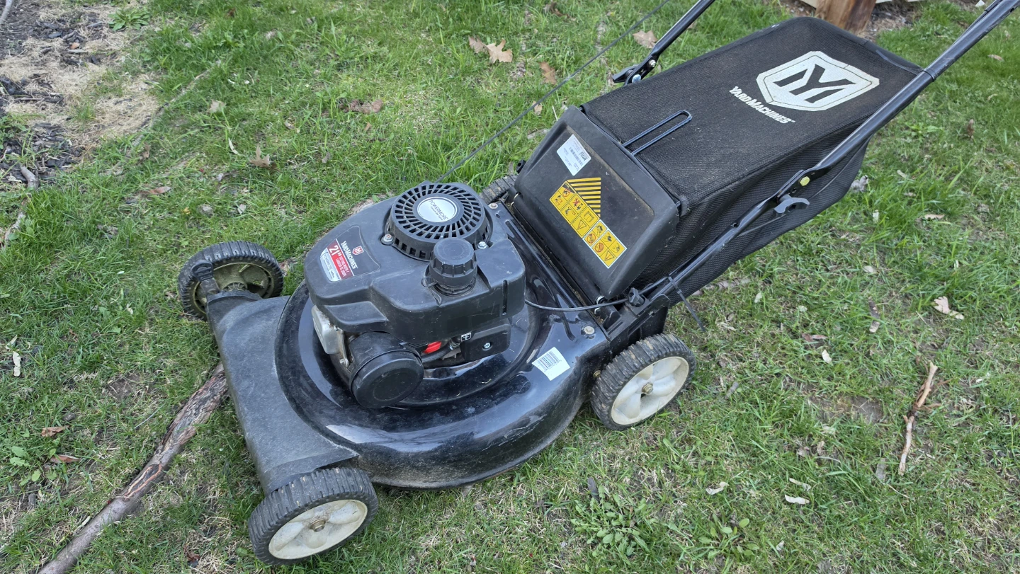 Yard Machines 21" Gas Lawnmower - photo 2