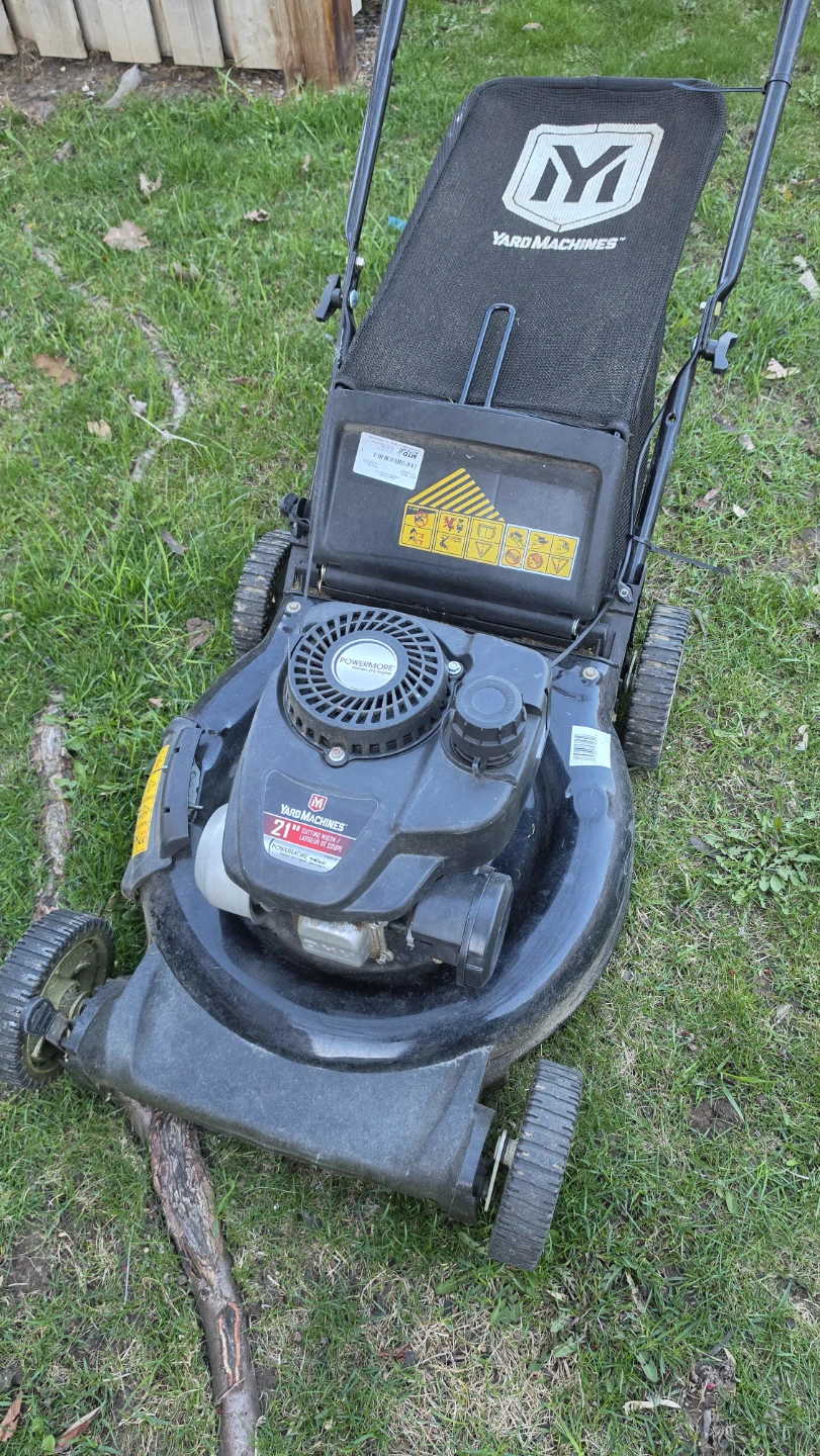 Yard Machines 21" Gas Lawnmower - photo 4