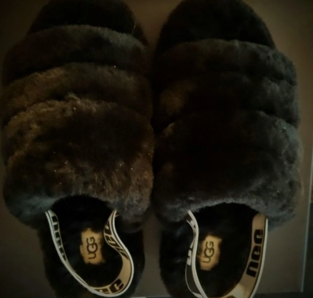 UGG BLACK FLUFFY SLIPPERS SIZE 7 - photo 4