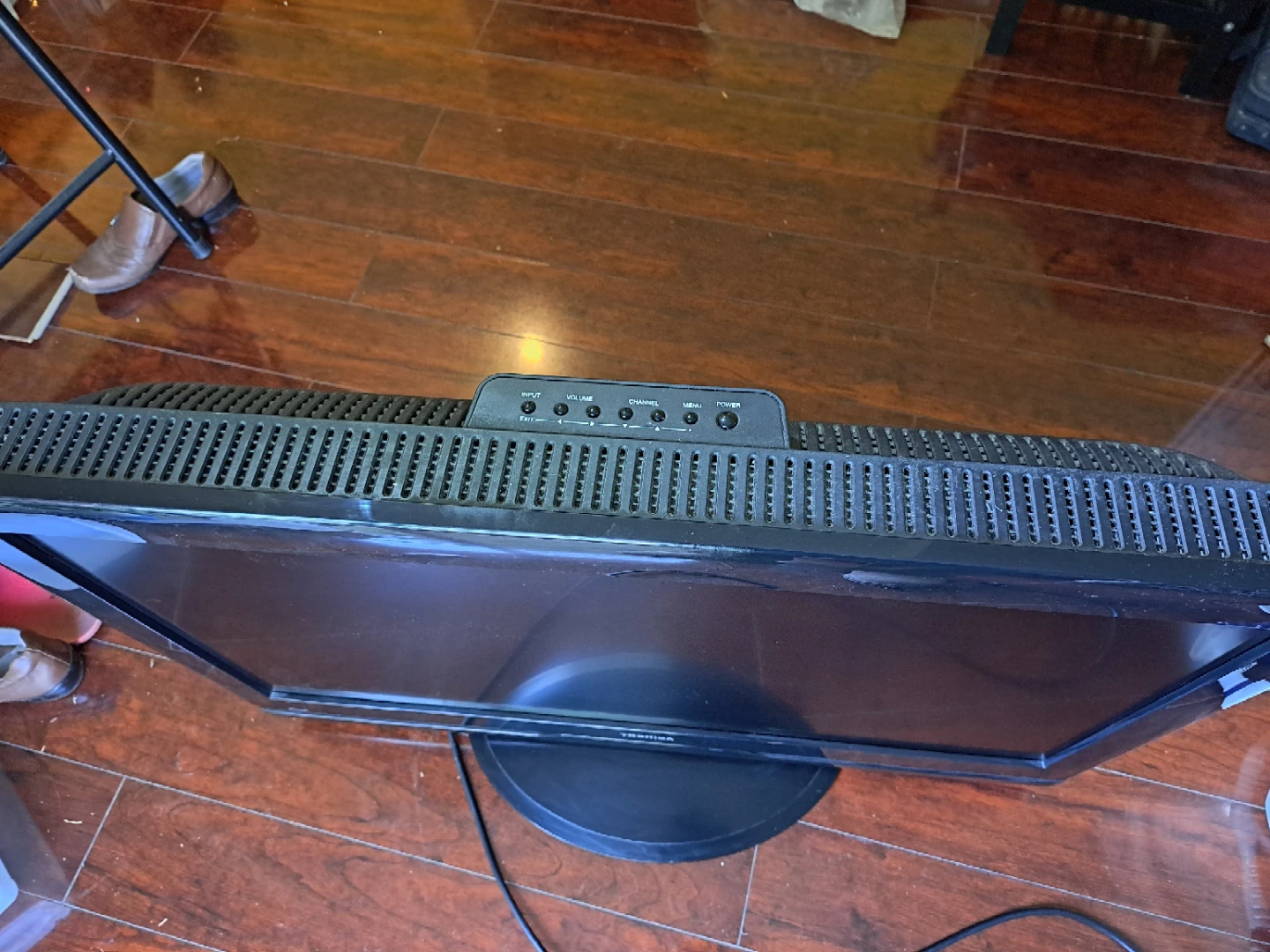 Toshiba 32" Flat Screen TV - photo 2
