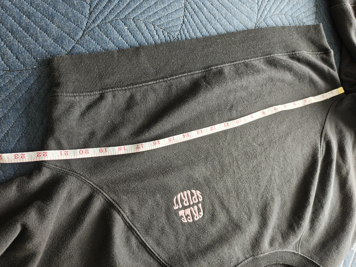 NO BOUNDARIES Black Cropped "Free Spirit" Sweatshirt - photo 4
