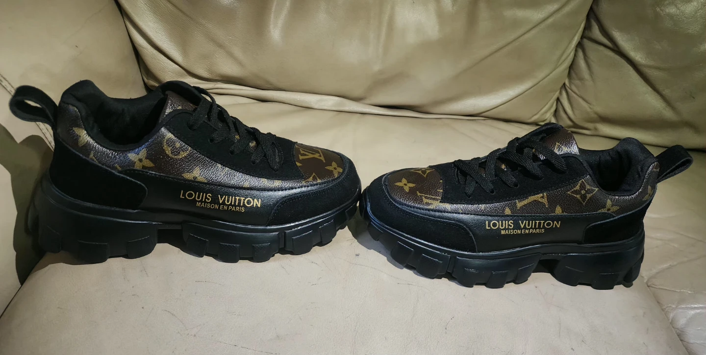 Women's Louis Vuitton sneakers . - photo 2