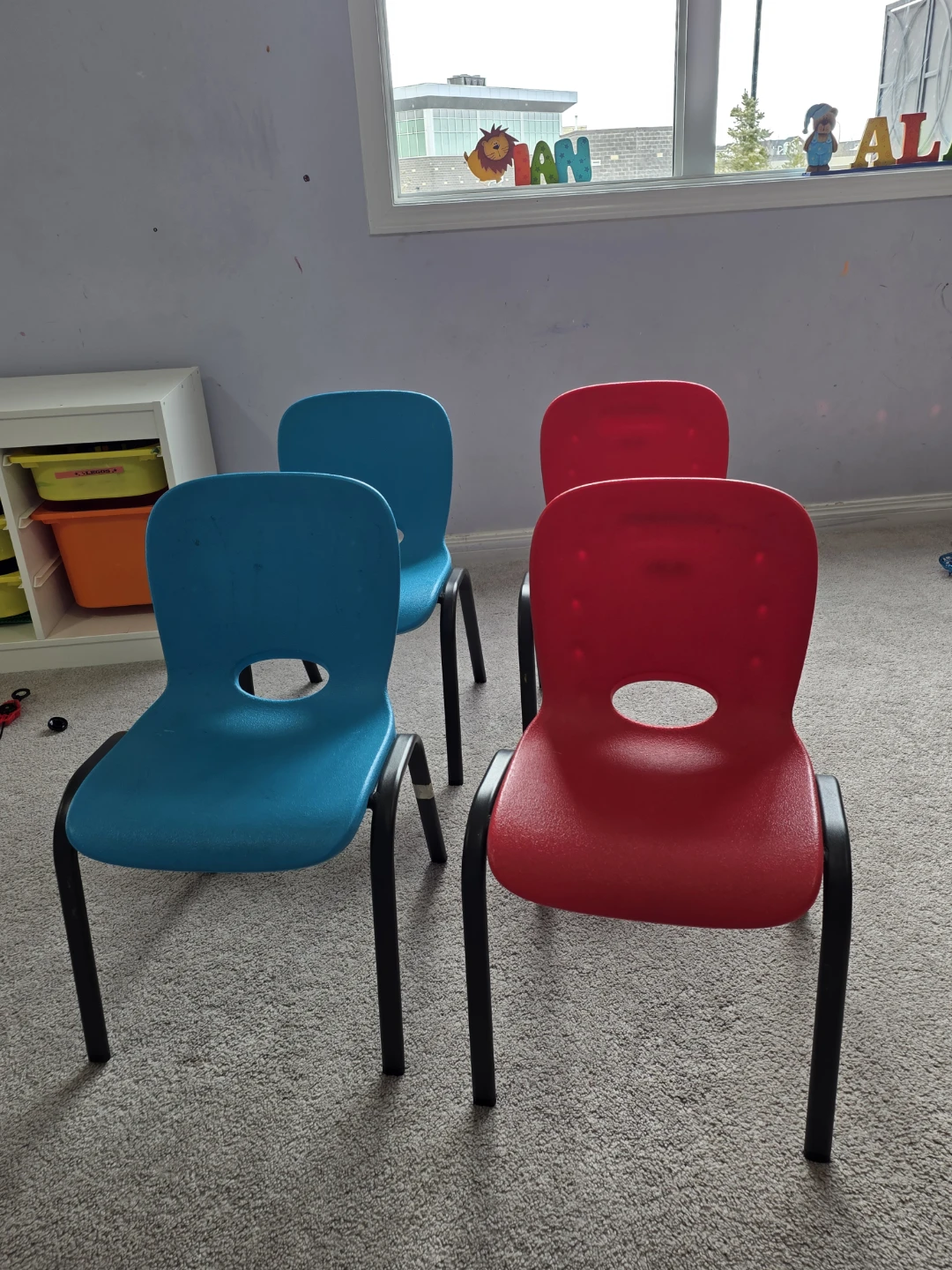 Set of 4 Kids Chairs - 2 Red, 2 Blue - photo 2