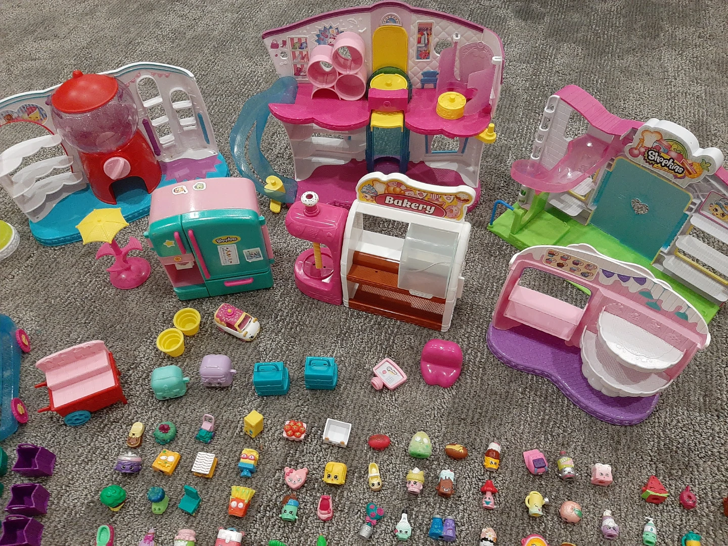 Shopkins Toy Collection with Playsets and Figures - photo 4