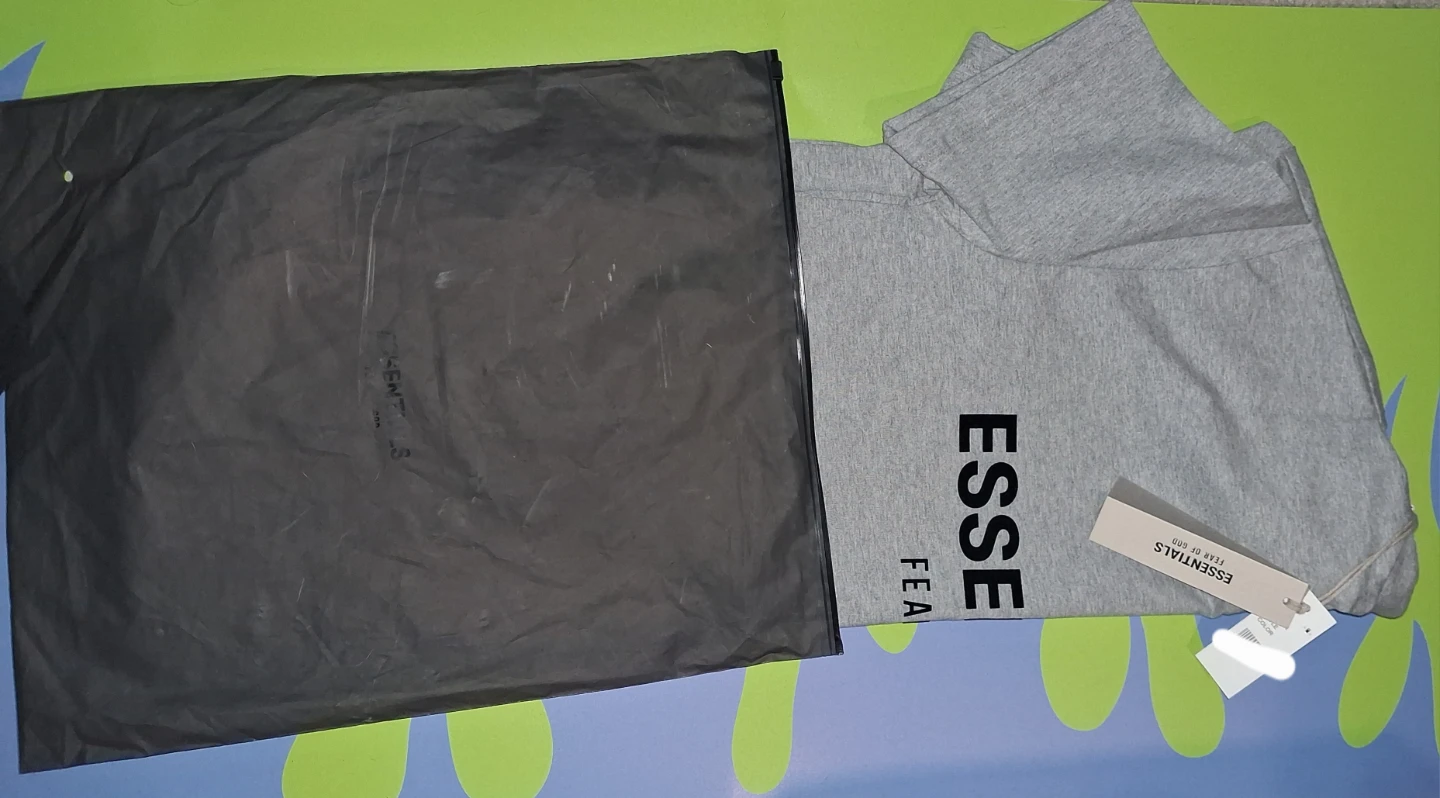 FEAR OF GOD ESSENTIALS Grey T-Shirt