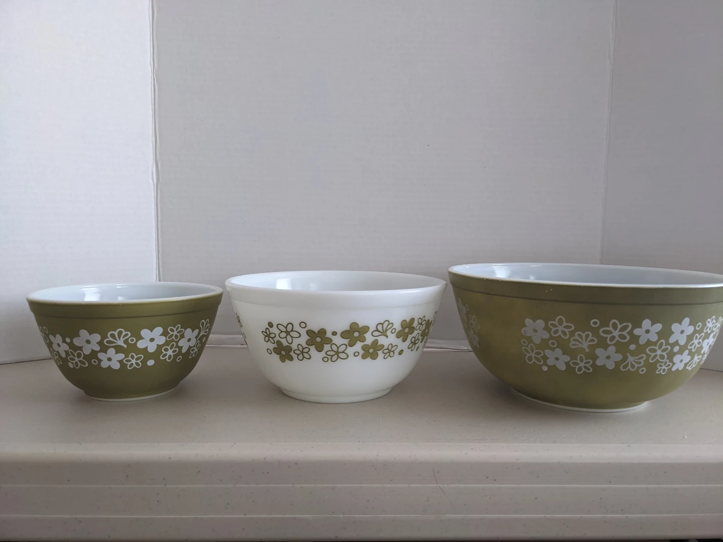 Vintage Pyrex Mixing Bowls - Set of 3