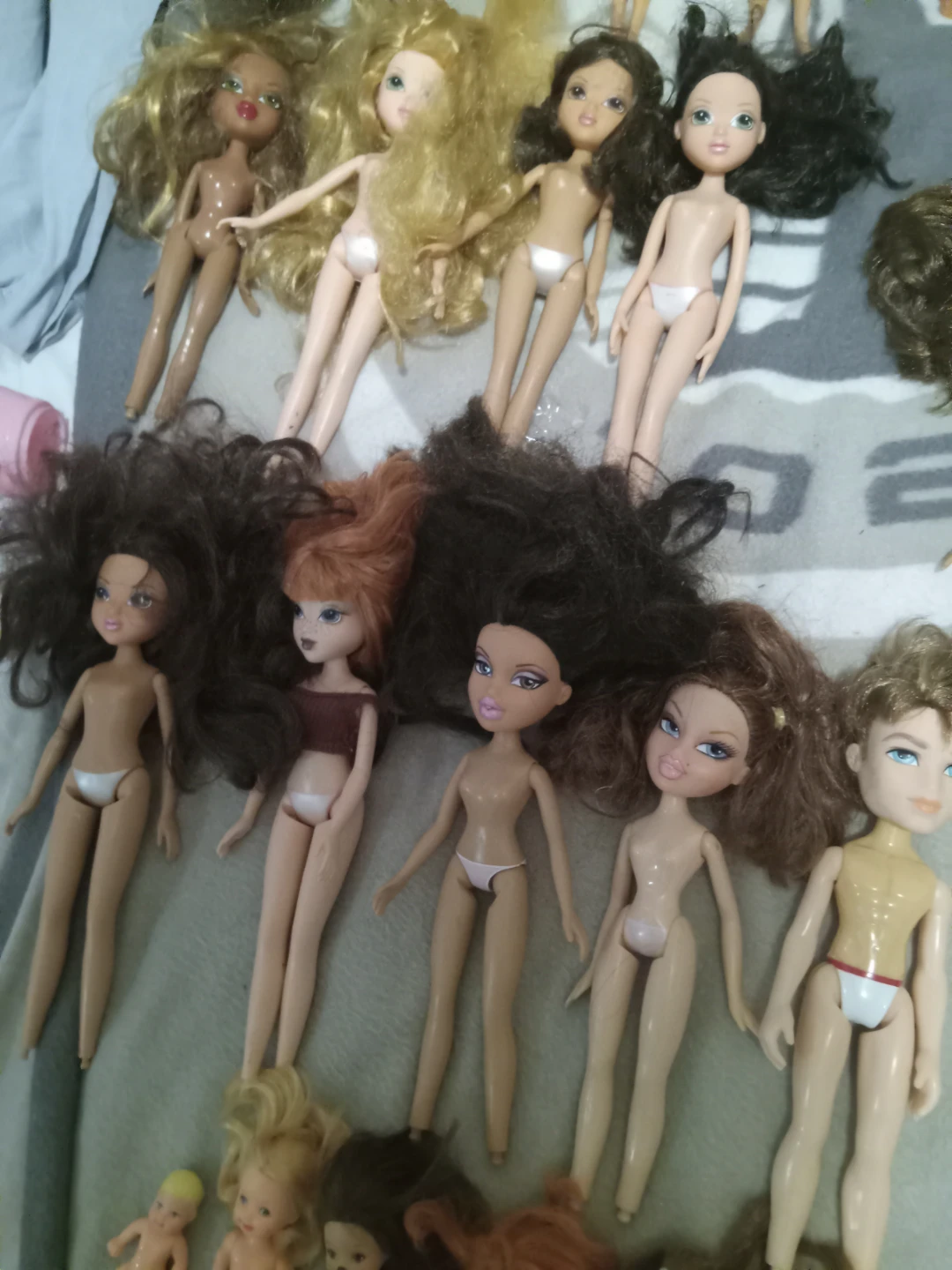 Lot of Bratz Dolls