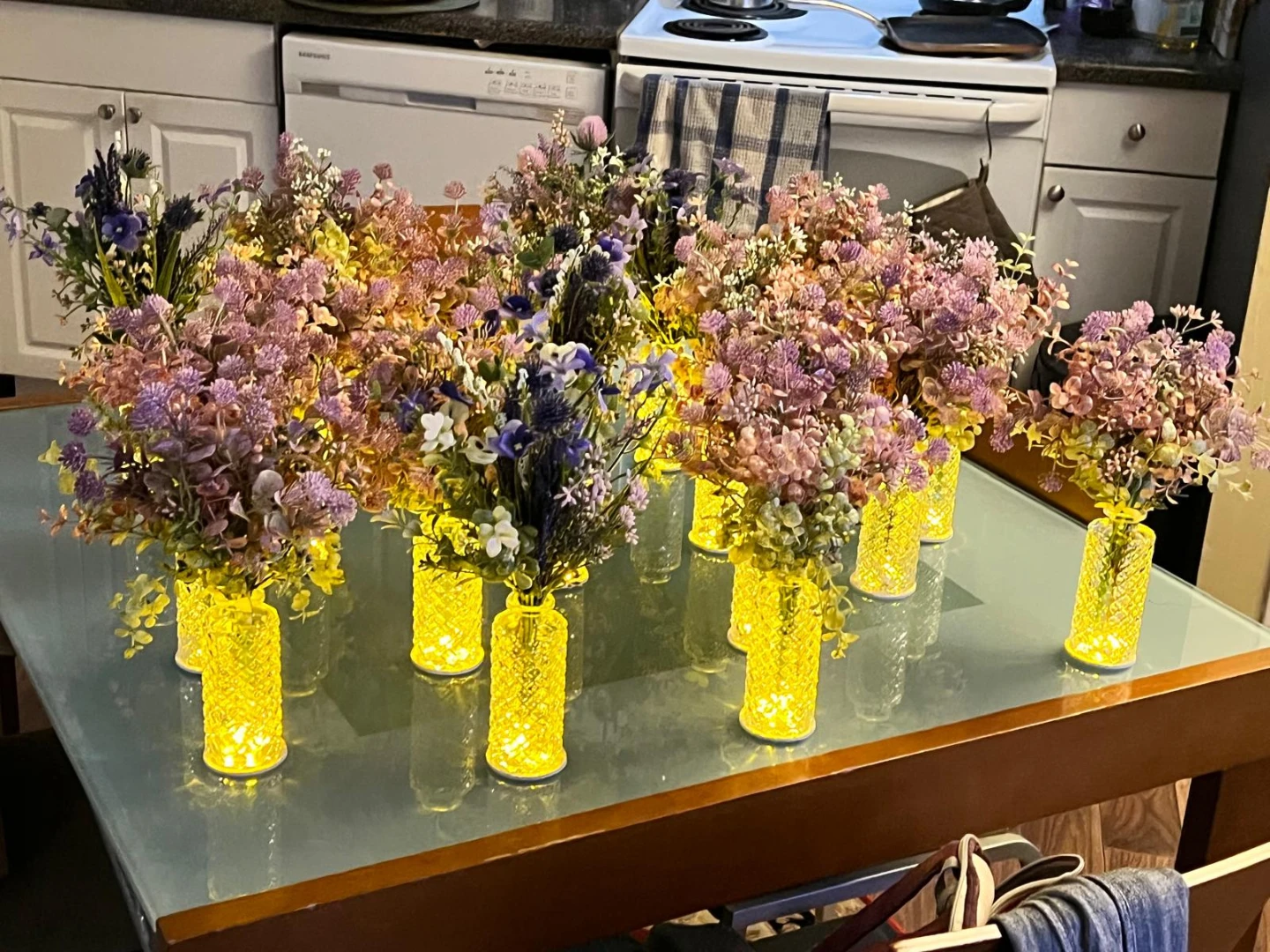 18 Bud vases with colorful flower arragenment and base lights. - photo 2