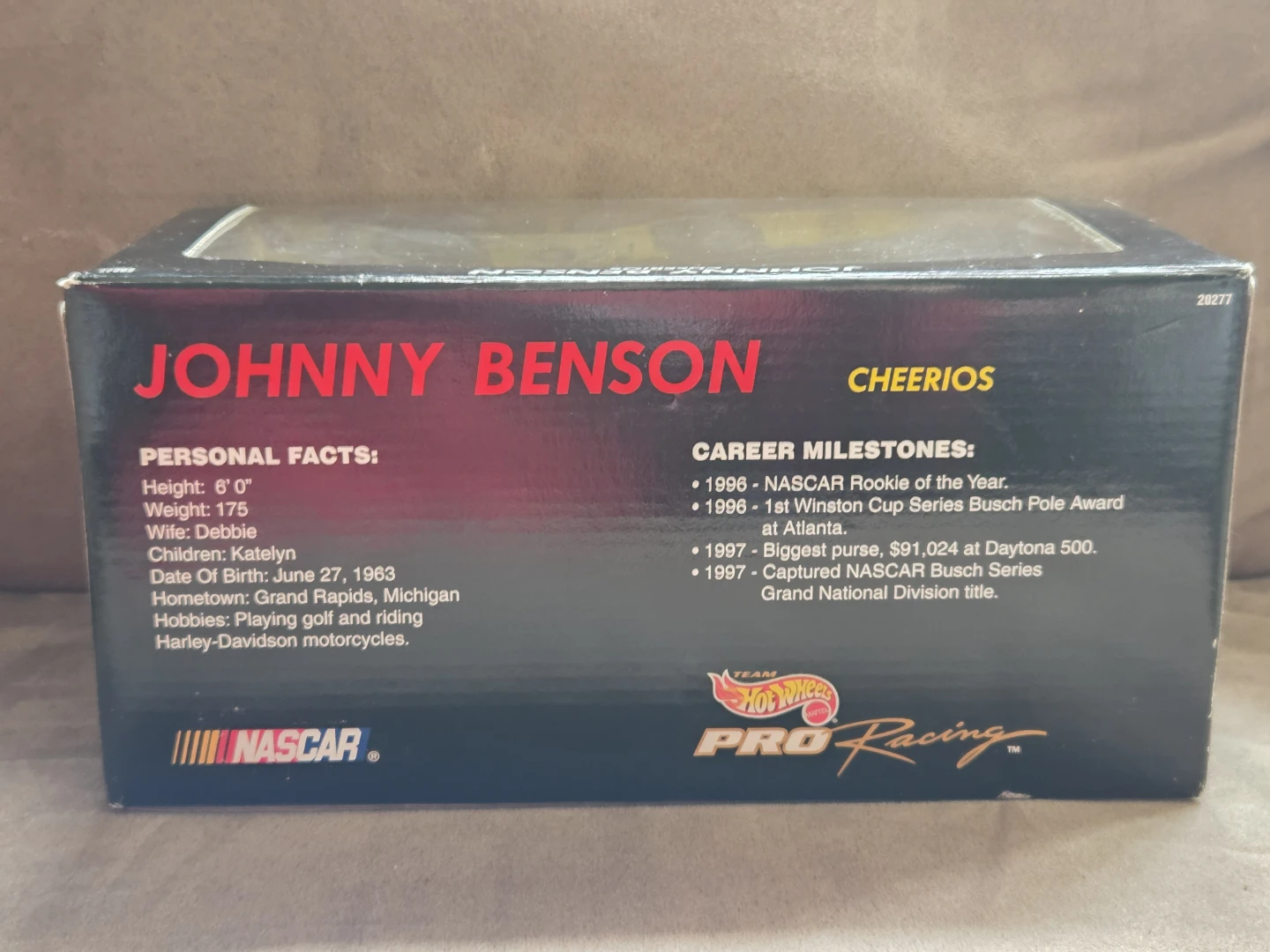 Hot Wheels Pro Racing 1:24 Johnny Benson Cheerios NASCAR #26 - photo 3