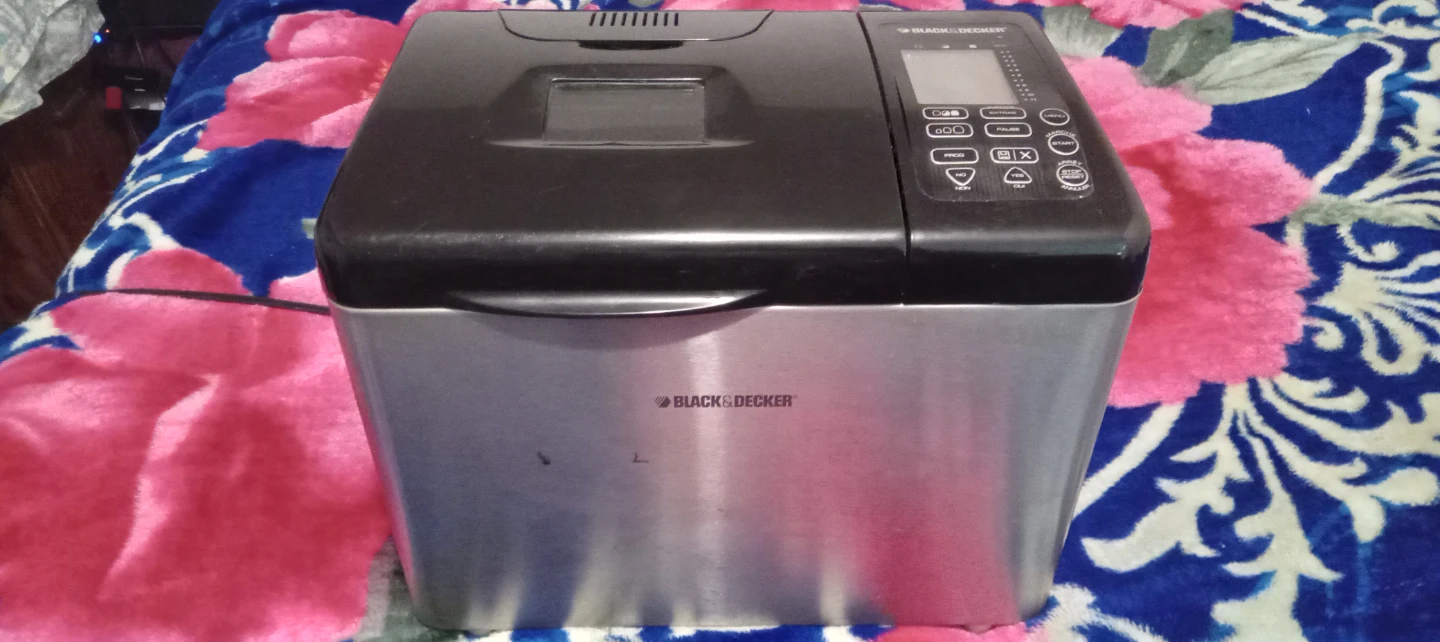 BLACK+DECKER Automatic Bread Maker