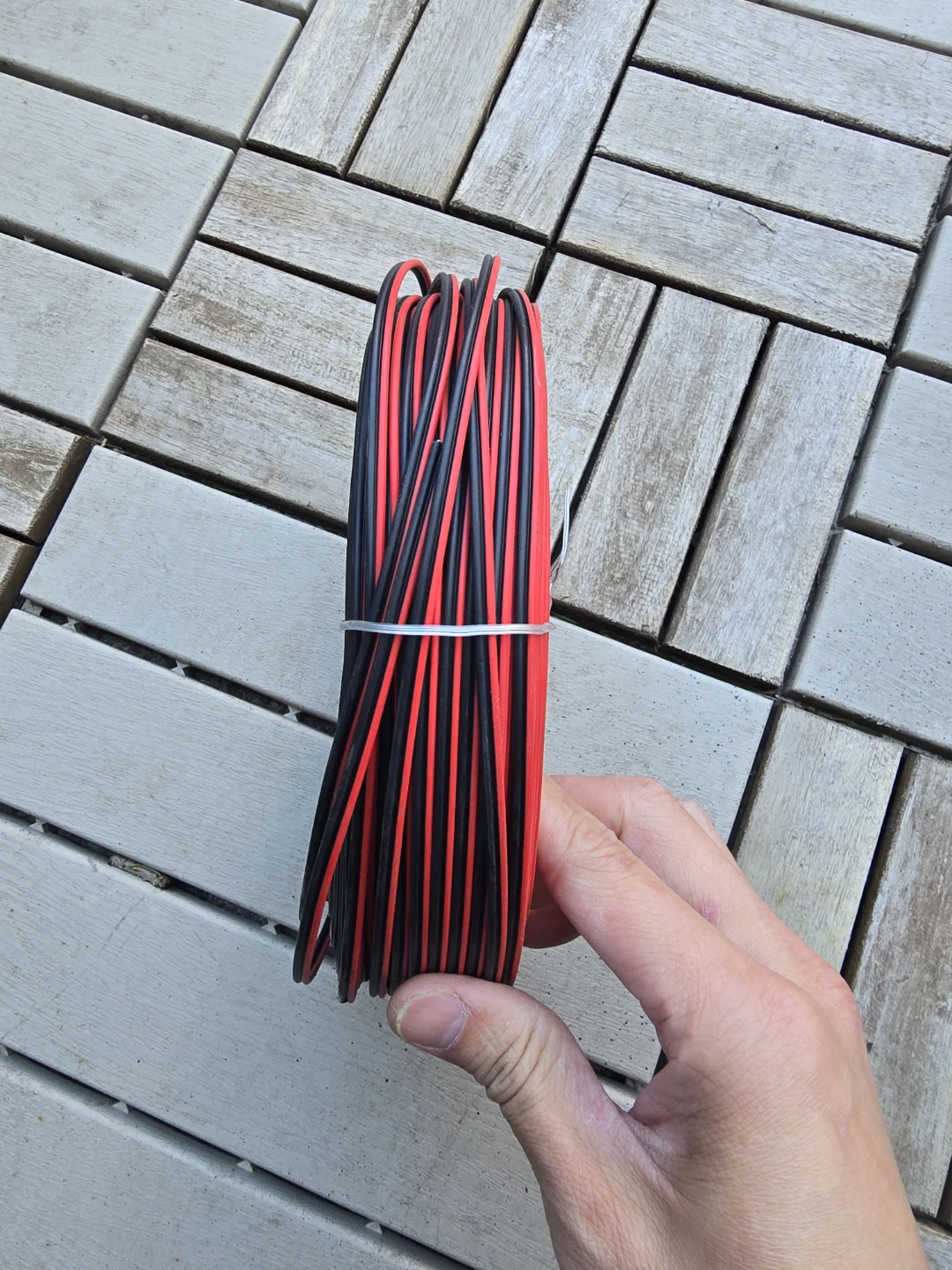 Red and black 22 AWG speaker cable - photo 2