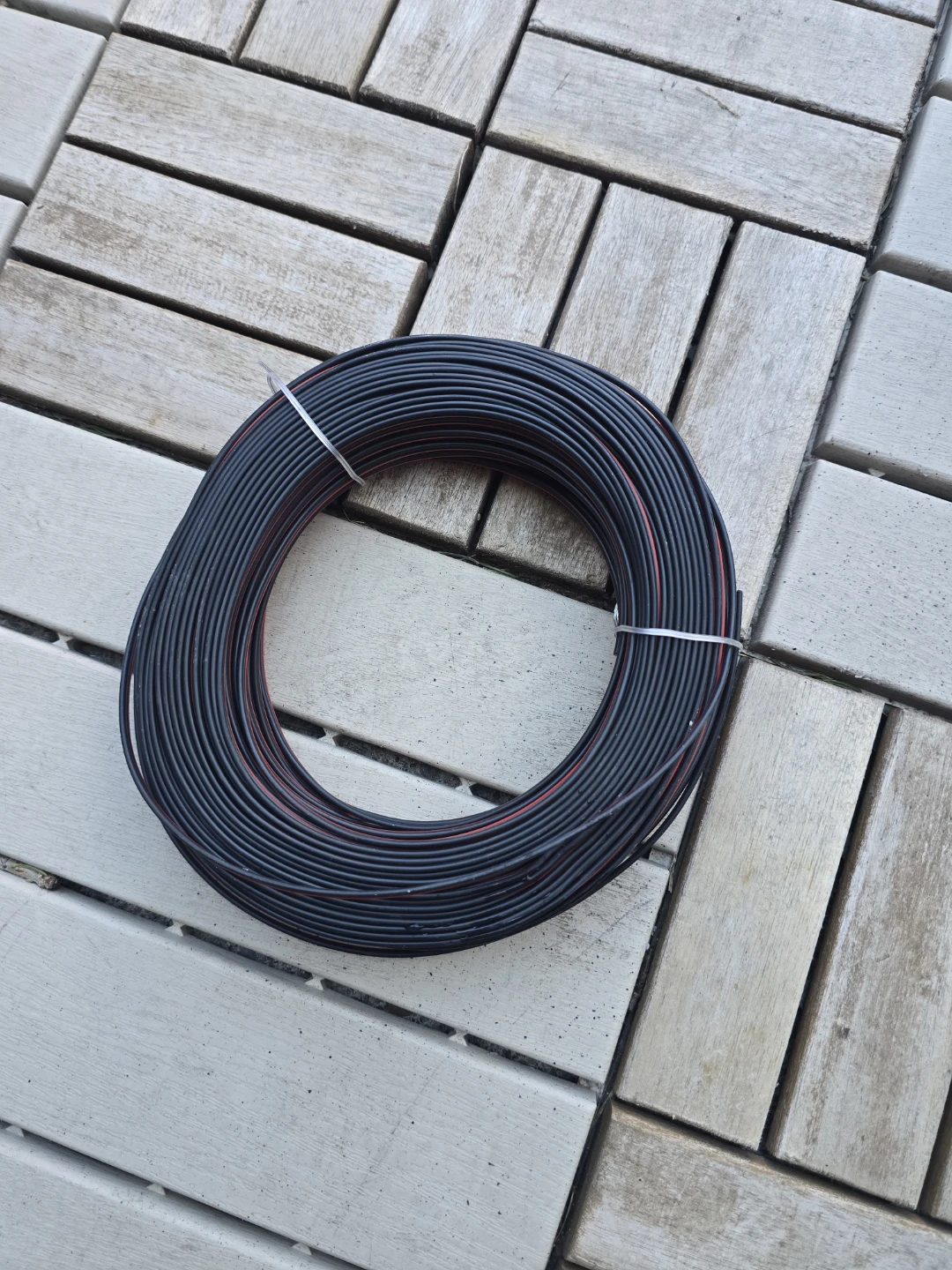 Red and black 22 AWG speaker cable - photo 3