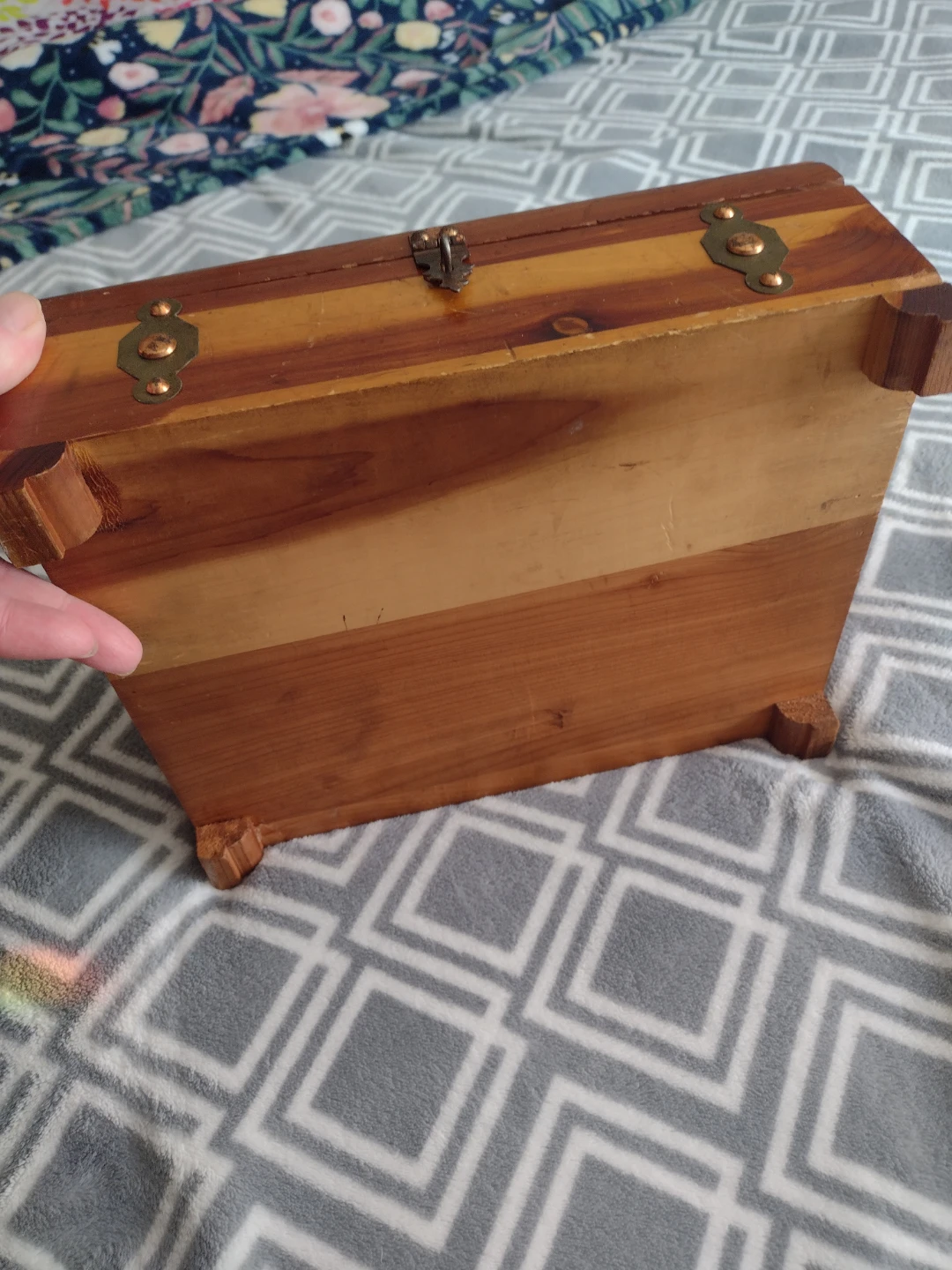 Vintage Cedar Chest with Glitter Assortment - photo 5