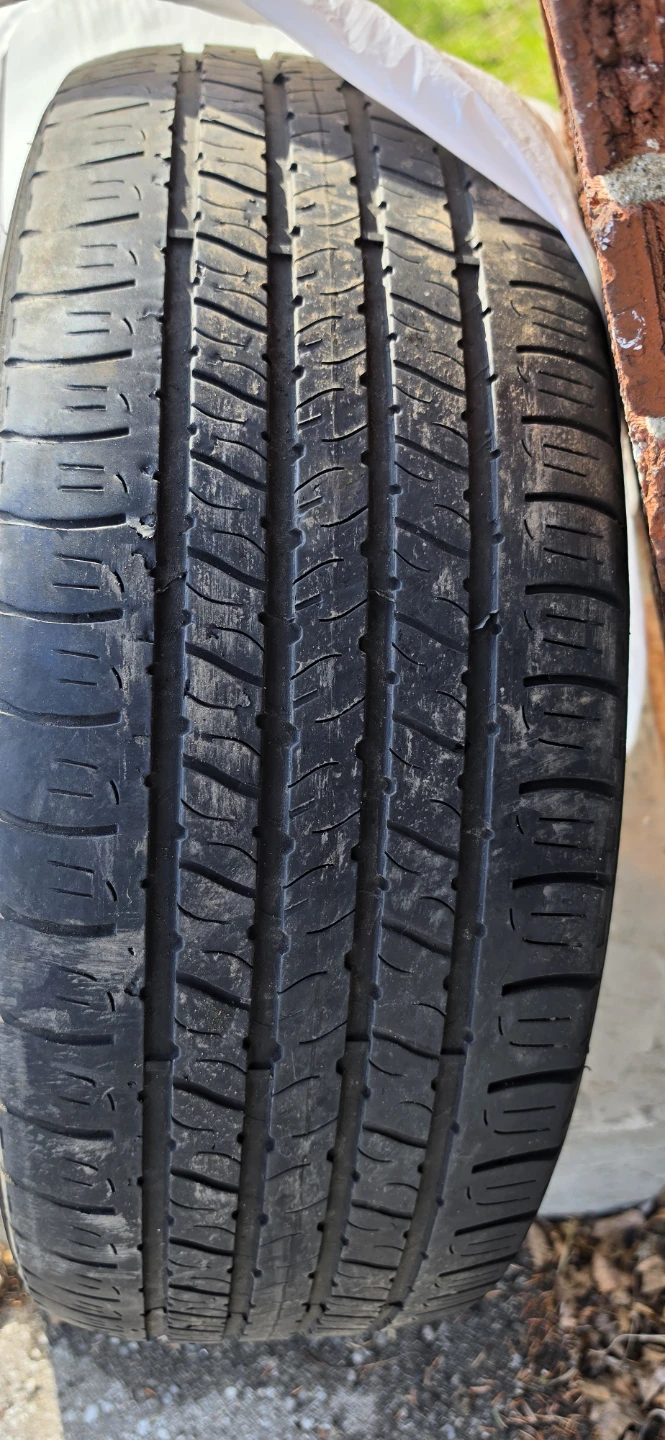 Goodyear Tire 215/60R17 96T - photo 4