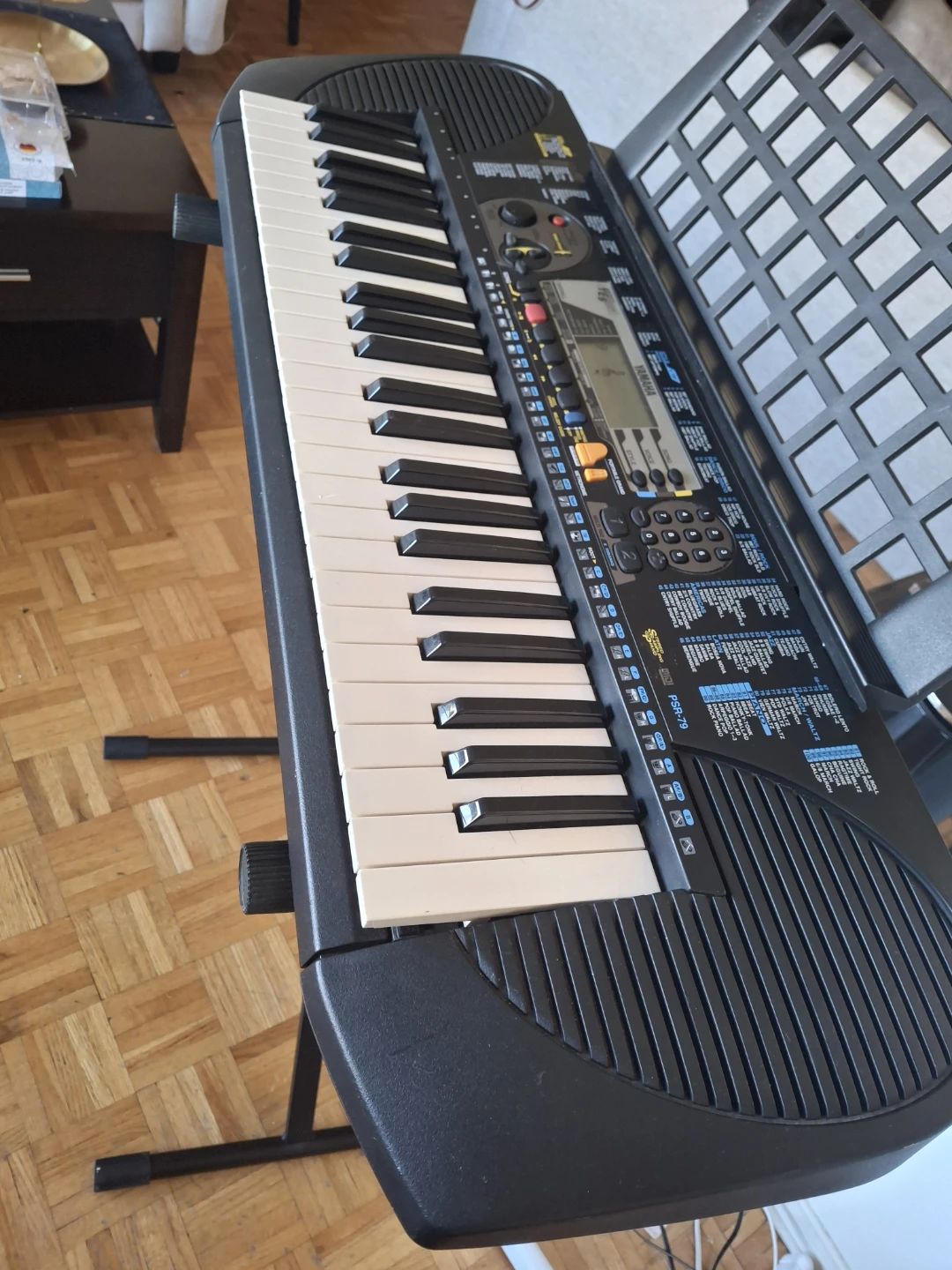 Yamaha electric keyboard PSR-079 with stand