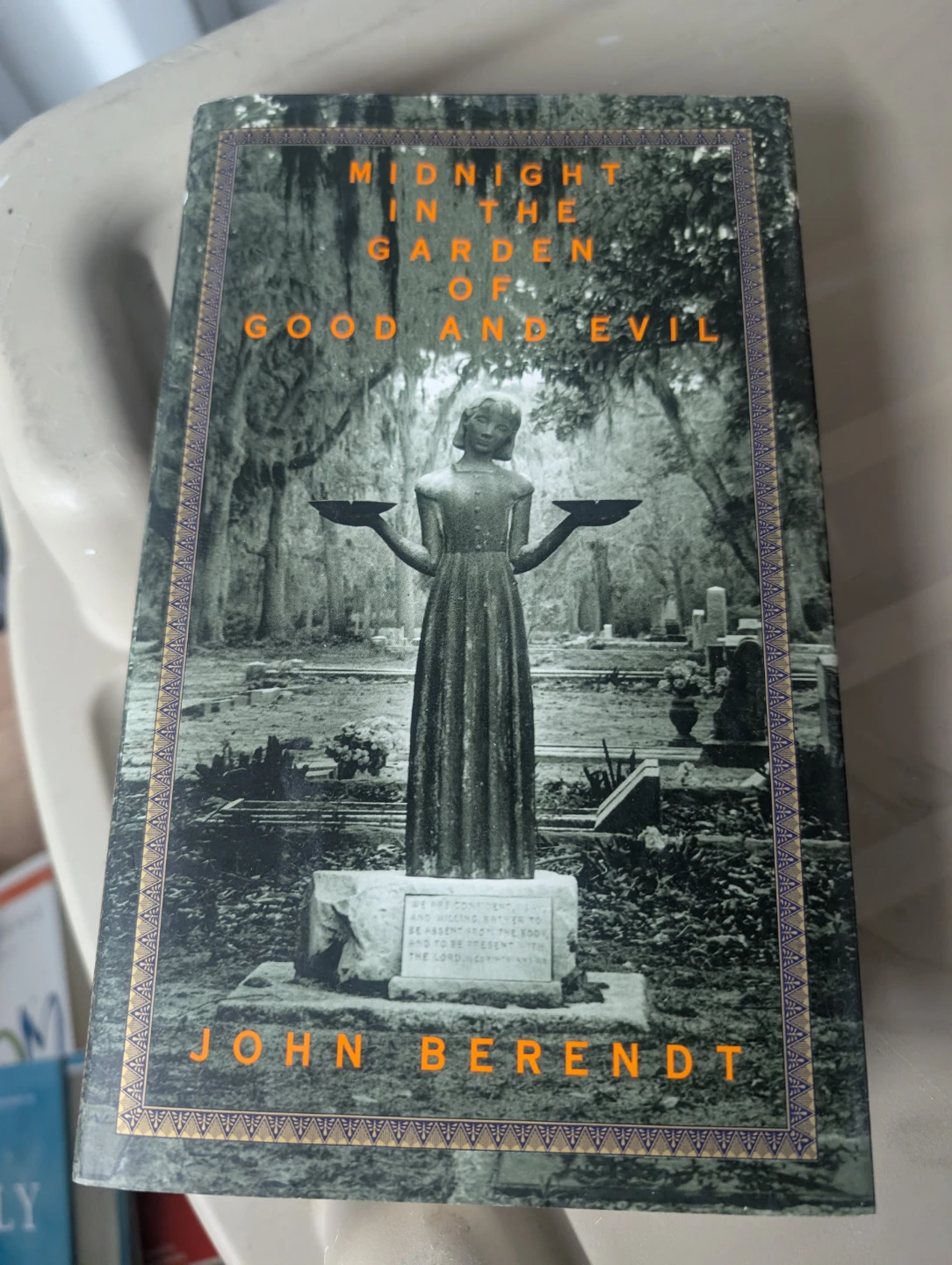 The Secret Life of Bees by Sue Monk Kidd and other books. - photo 3