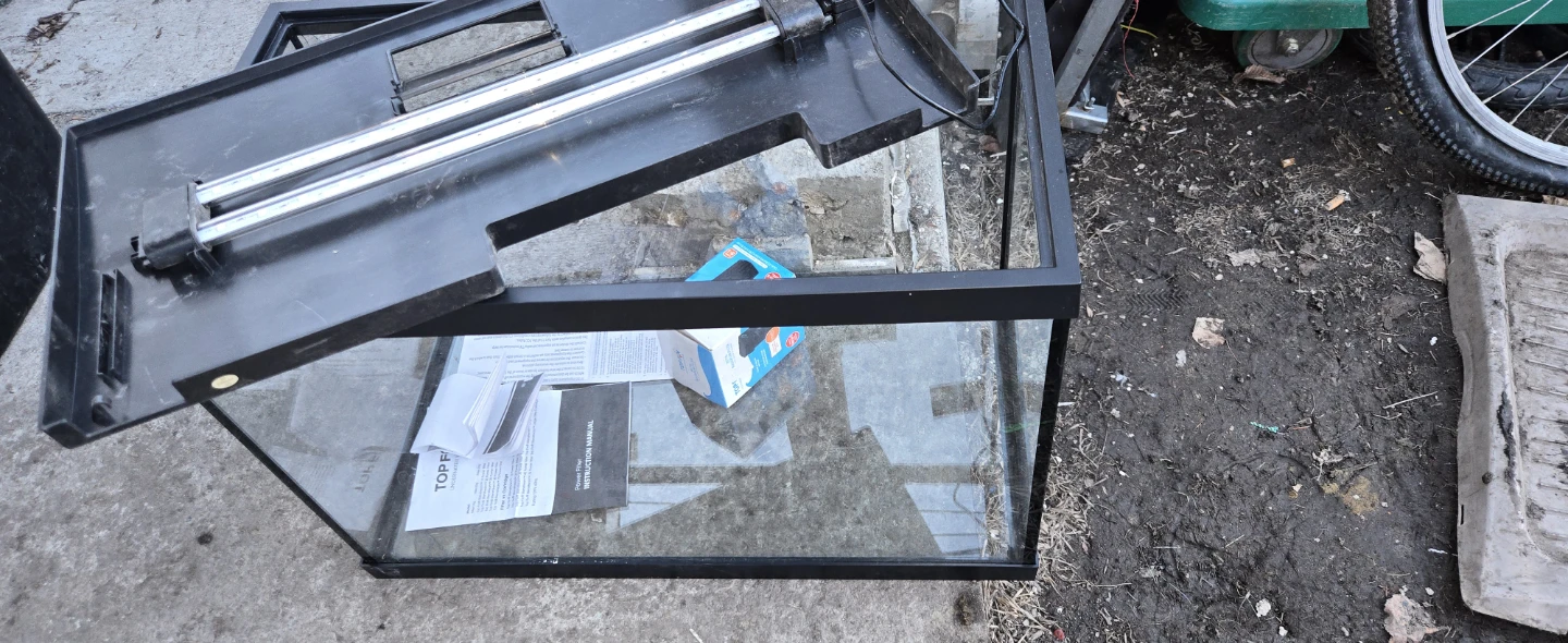 Aquarium Tank with Lid, Light and filter