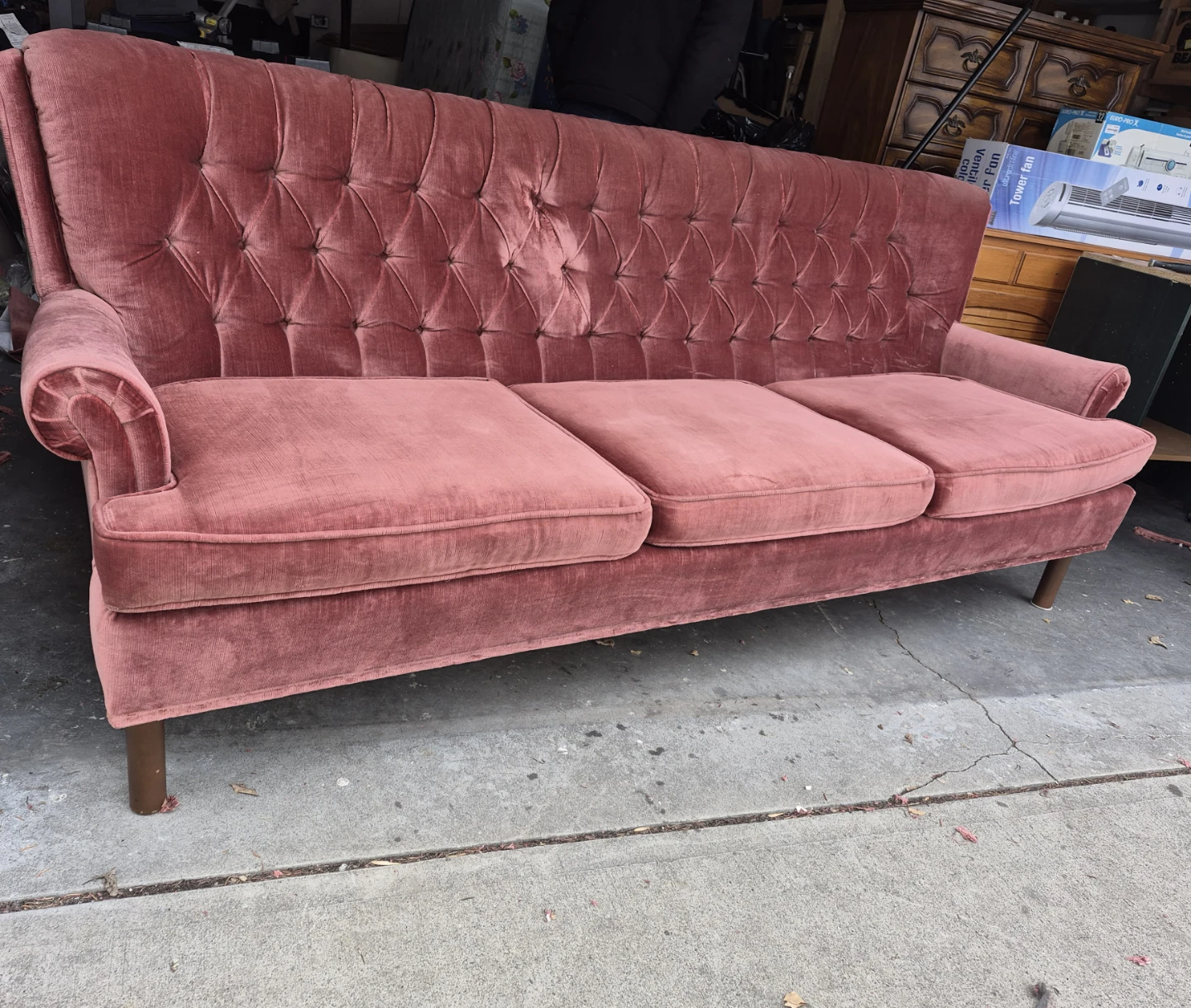 Rose Velvet Tufted Sofa - photo 2