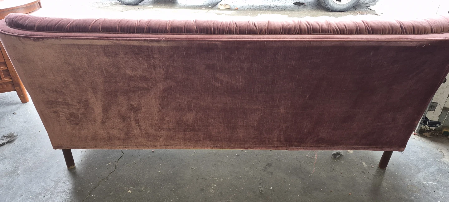 Rose Velvet Tufted Sofa - photo 3