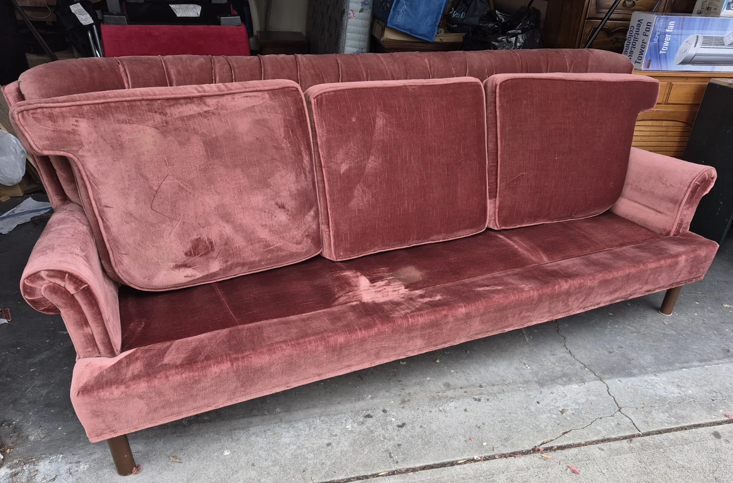 Rose Velvet Tufted Sofa - photo 4