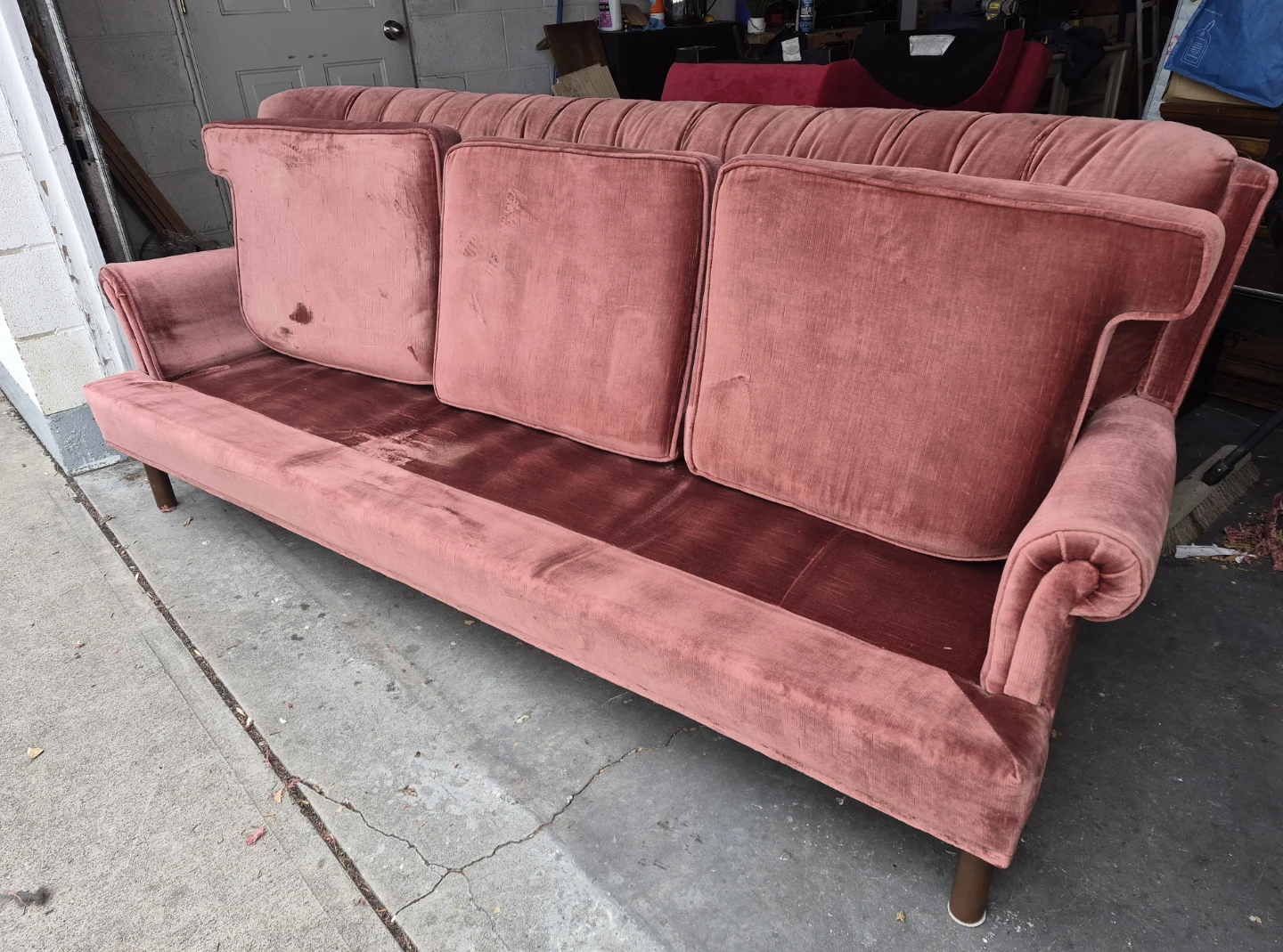 Rose Velvet Tufted Sofa - photo 5
