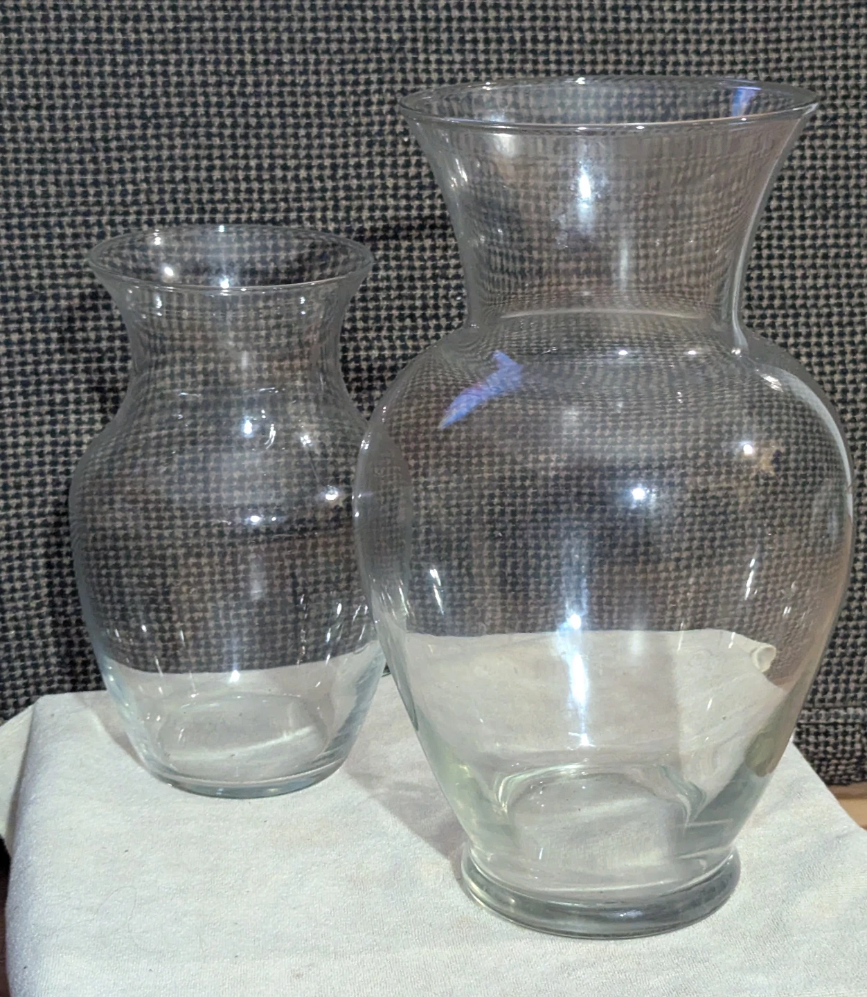 Set of 2 Clear Glass Vases