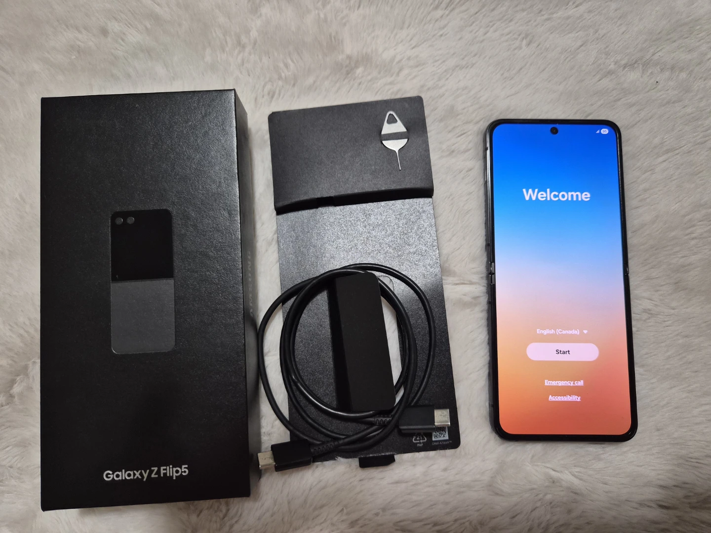 Samsung Galaxy Z Flip5 Foldable Phone - Graphite