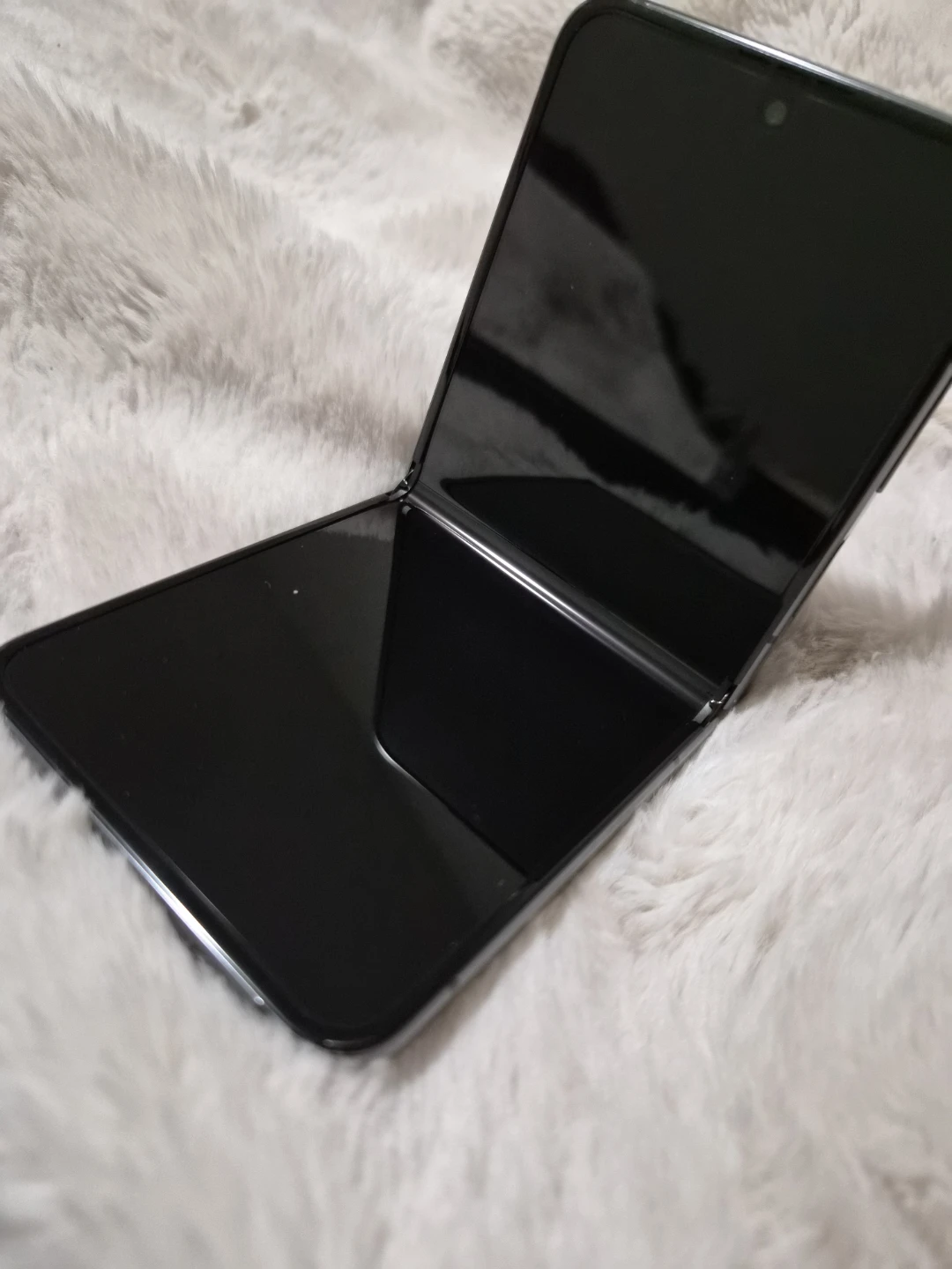 Samsung Galaxy Z Flip5 Foldable Phone - Graphite - photo 3