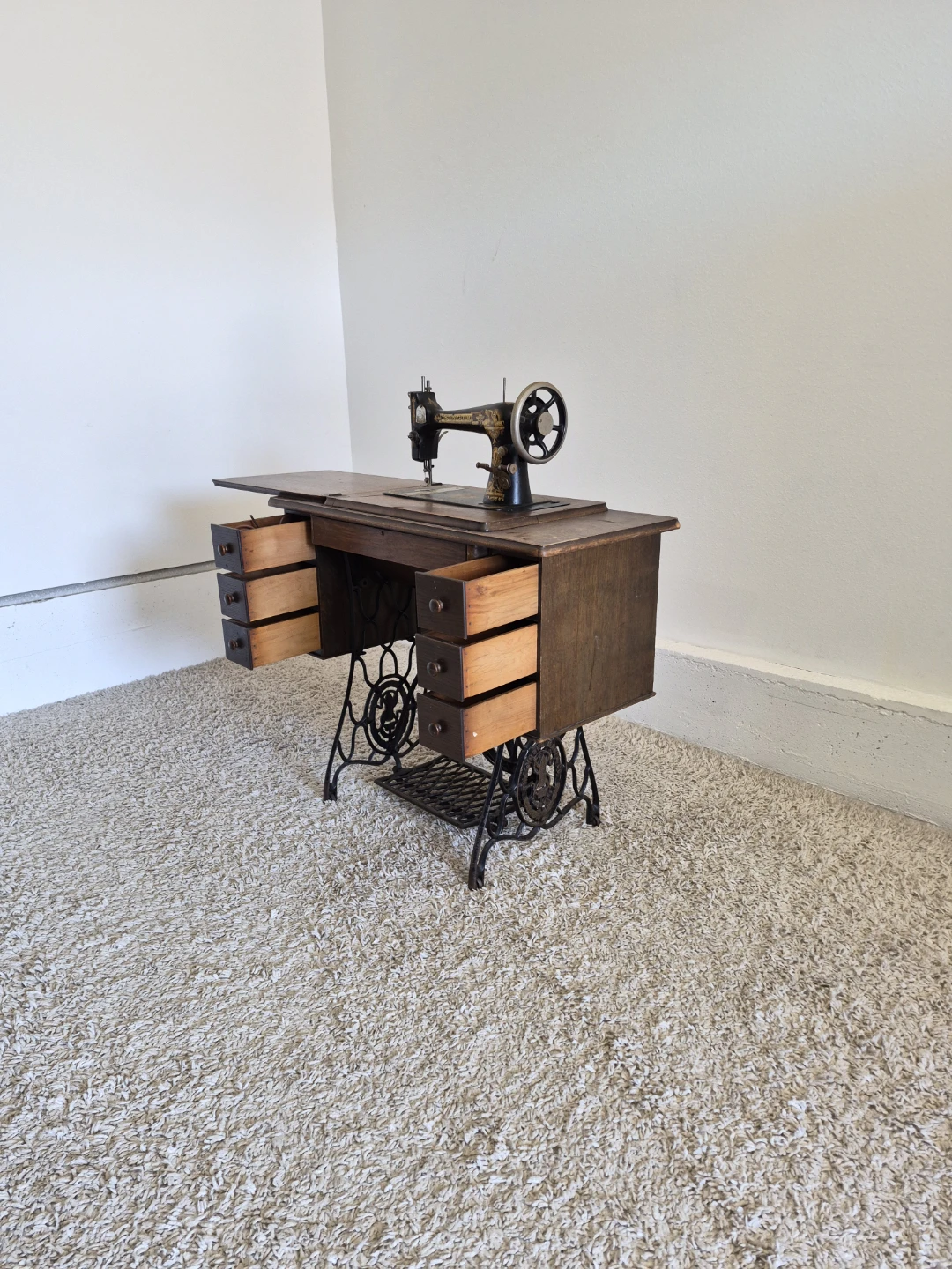 Singer Treadle Vintage Antique Collectible Sewing Machine - photo 5