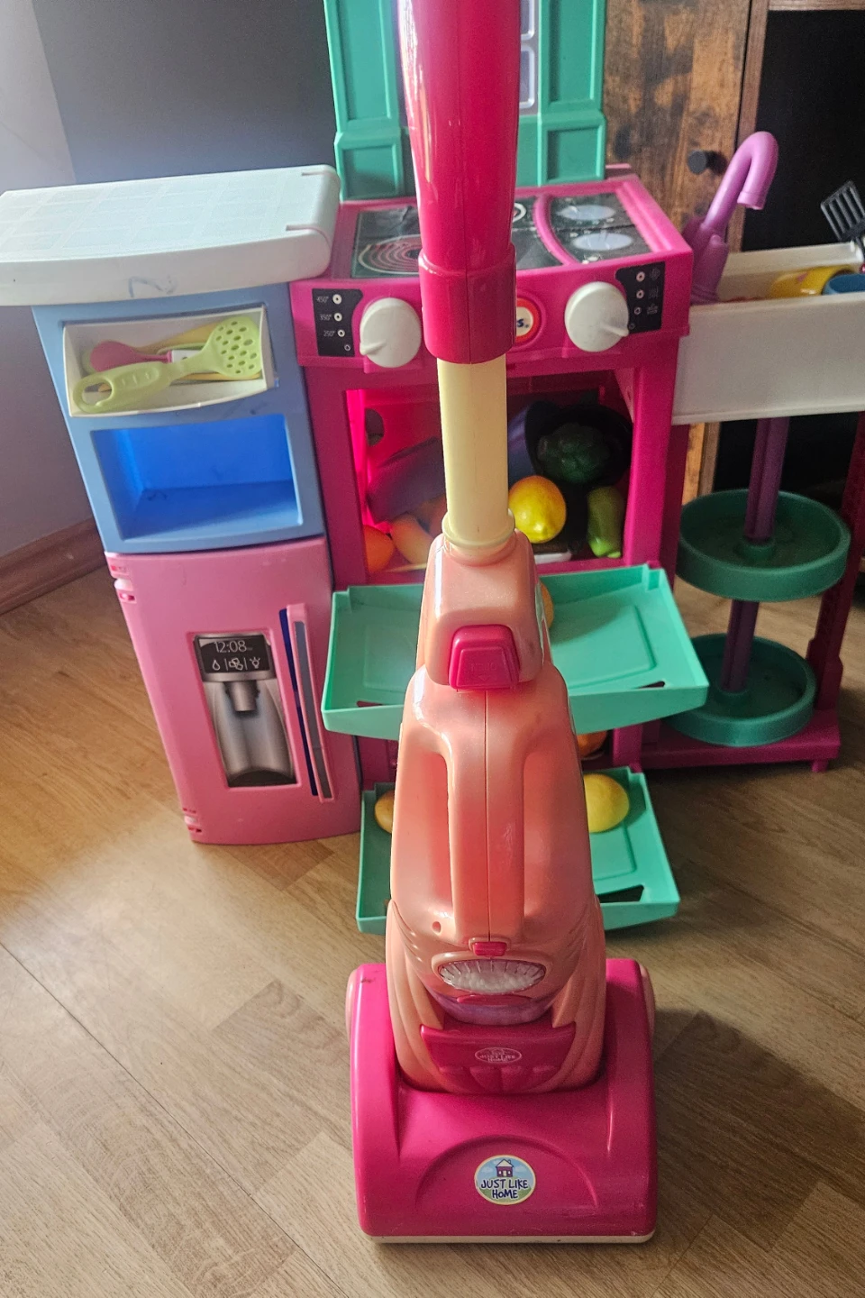 Little Tikes Kitchen with Vacuum and Accessories - photo 2