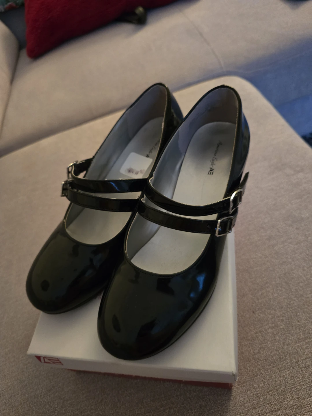 American Eagle Girls Black Patent Mary Jane Shoes Size 5