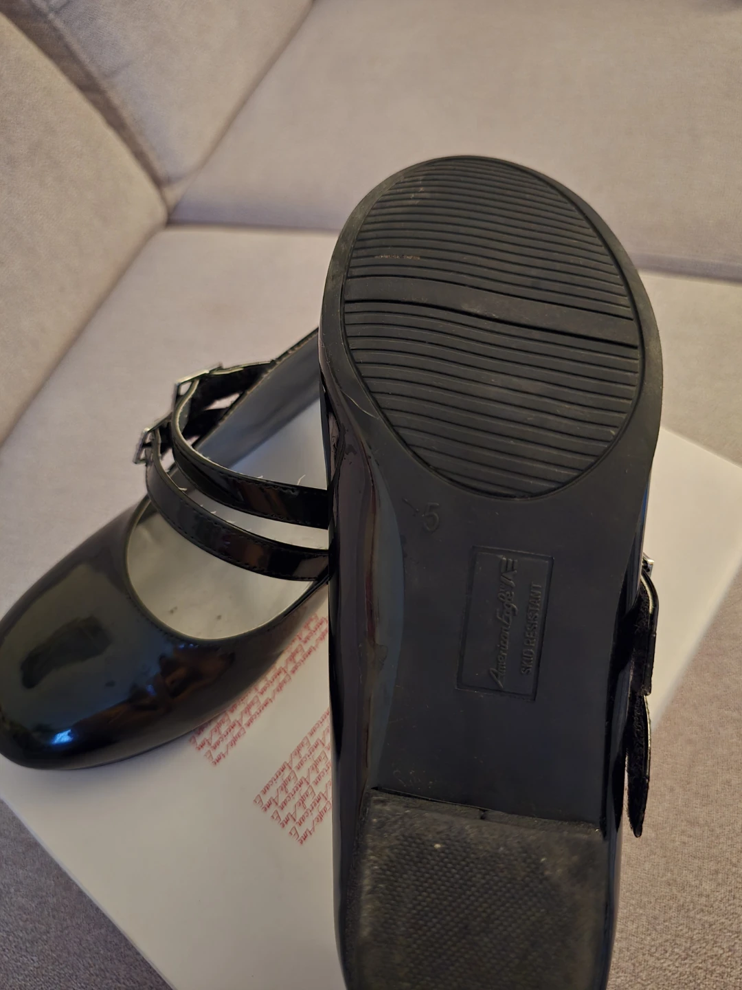 American Eagle Girls Black Patent Mary Jane Shoes Size 5 - photo 3