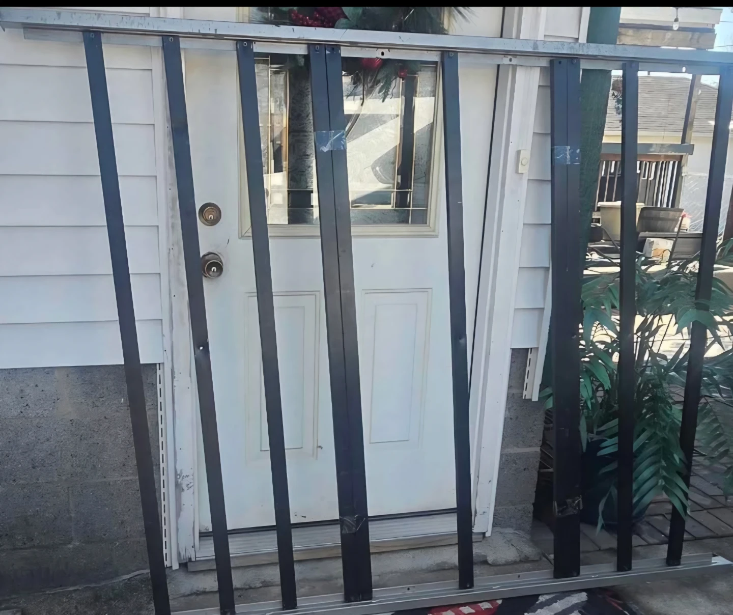Queen Size 3pc Metal Bed Frame - photo 4