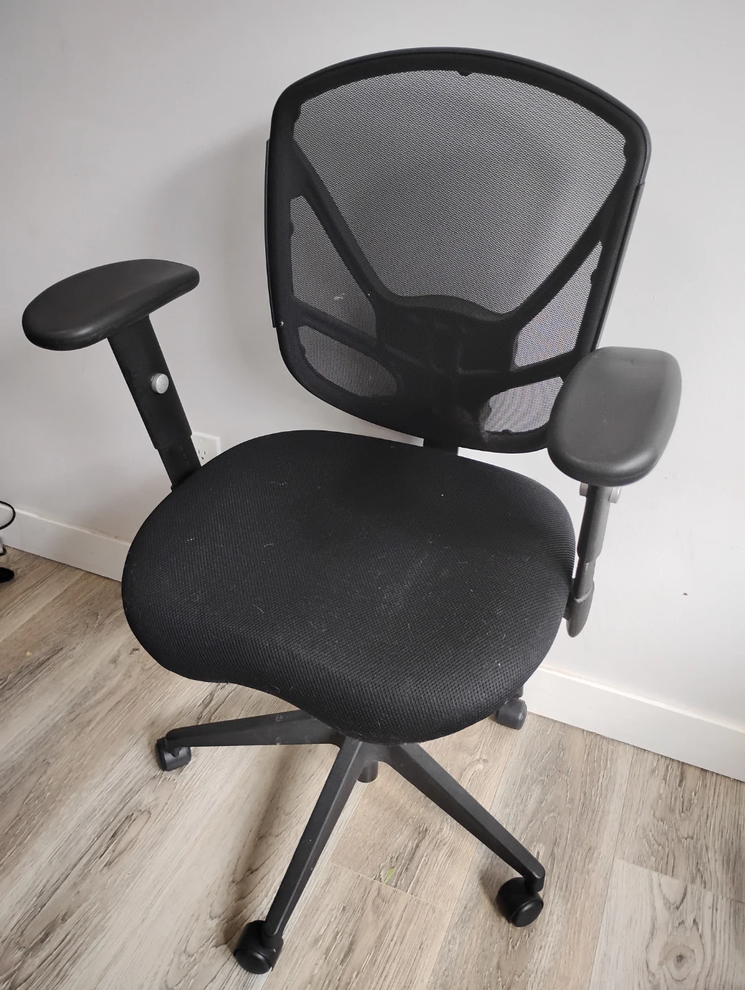 Black Mesh Office Chair(available until April 24)